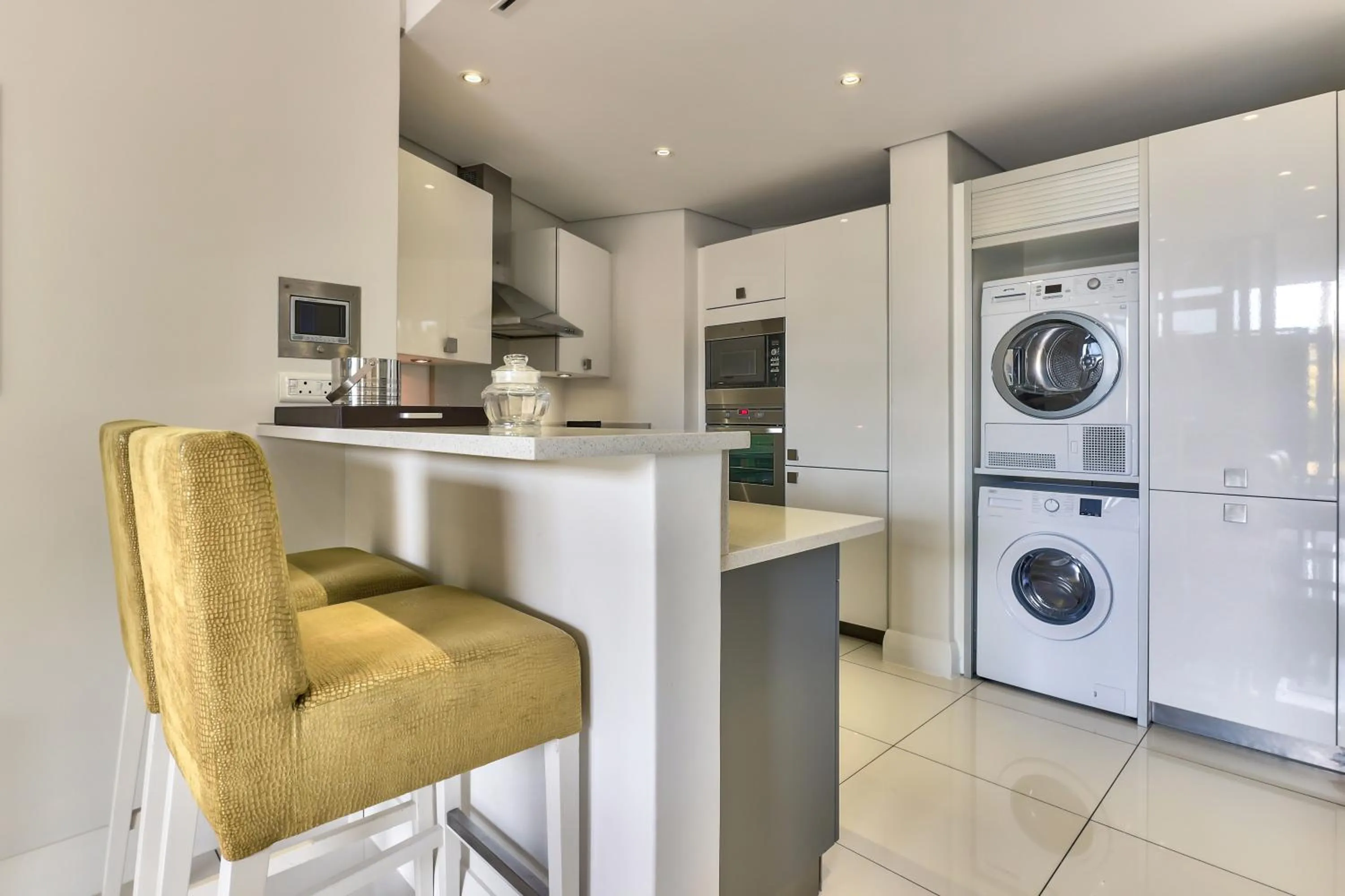 Kitchen or kitchenette in Lawhill Luxury Apartments - V & A Waterfront