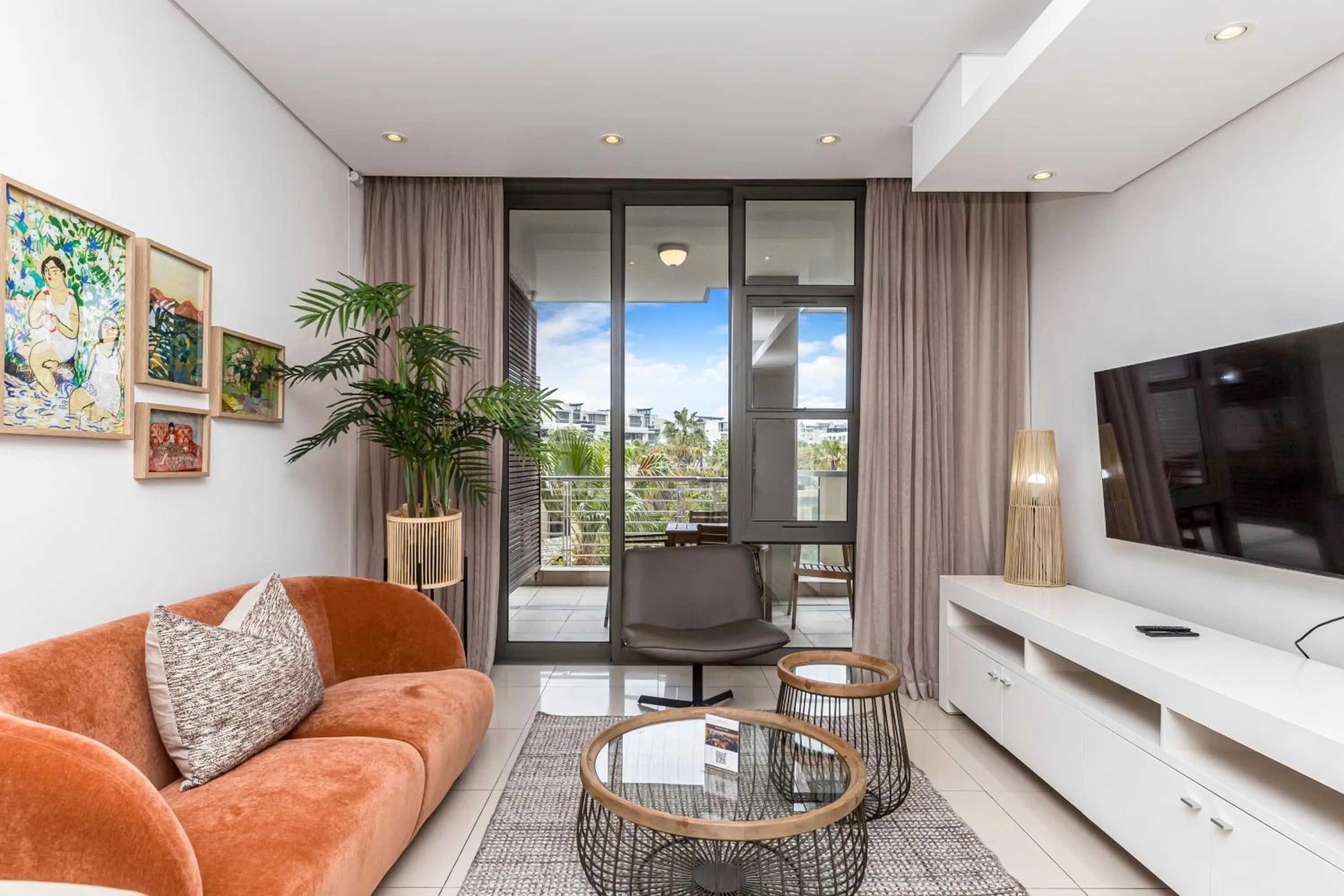 TV and multimedia in Lawhill Luxury Apartments - V & A Waterfront