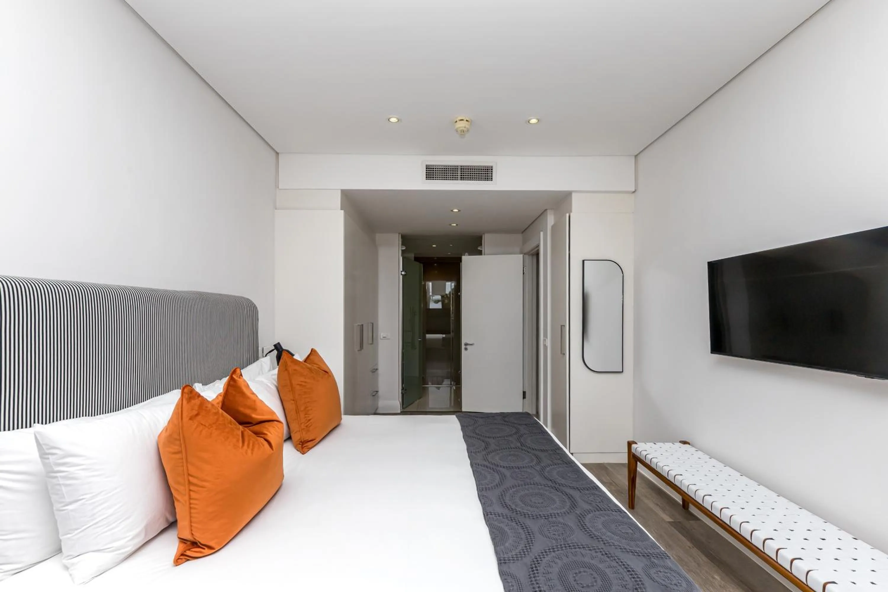 Bedroom, Bed in Lawhill Luxury Apartments - V & A Waterfront