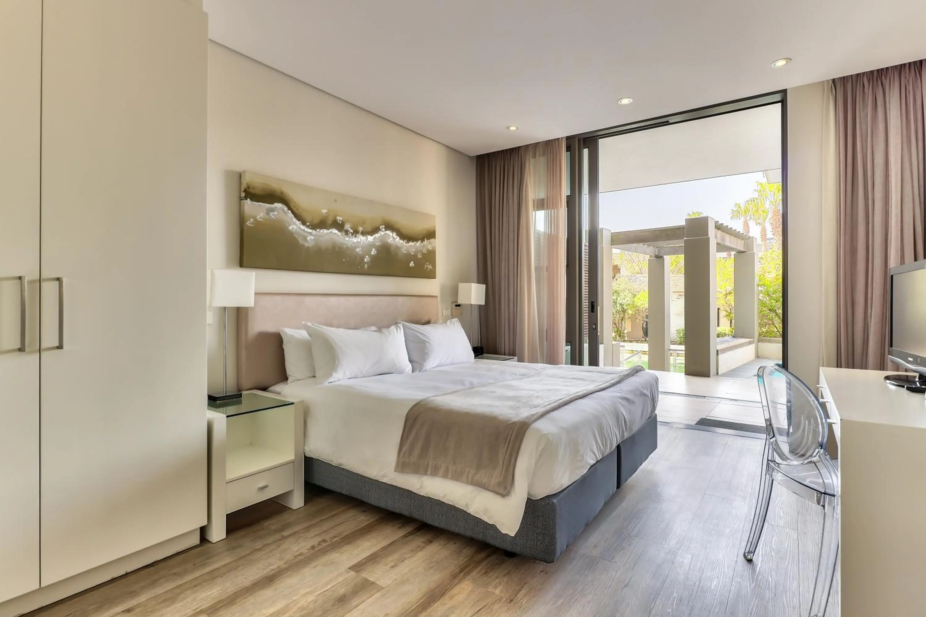 Bedroom, Bed in Lawhill Luxury Apartments - V & A Waterfront