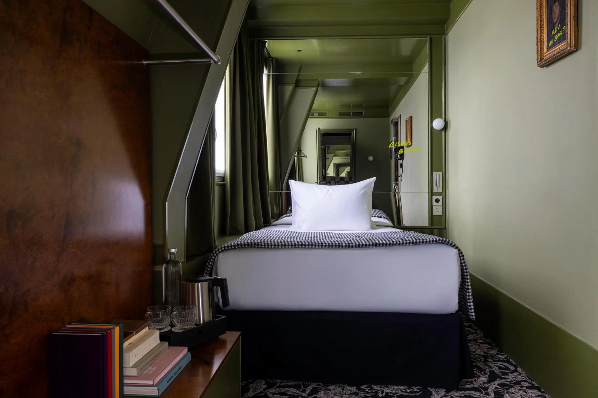 Photo of the whole room, Bed in Hôtel La Conversation