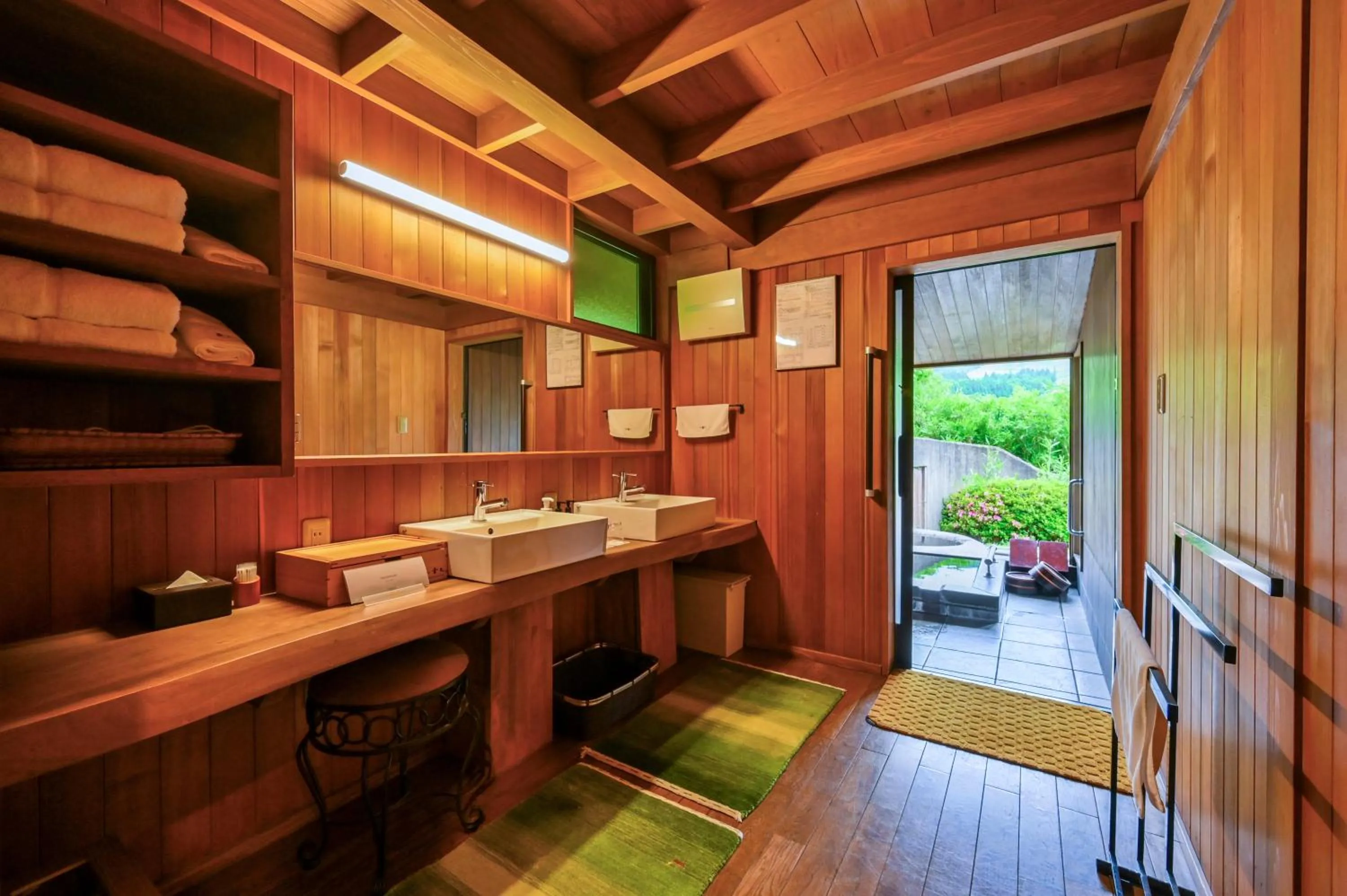 Open Air Bath in Ikkoten