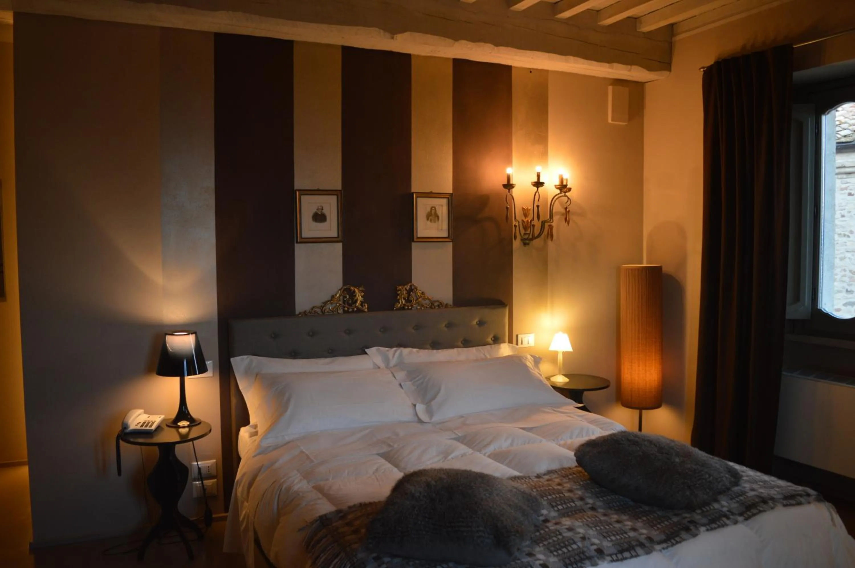 Photo of the whole room, Bed in Palazzo Bontadosi Hotel & Spa