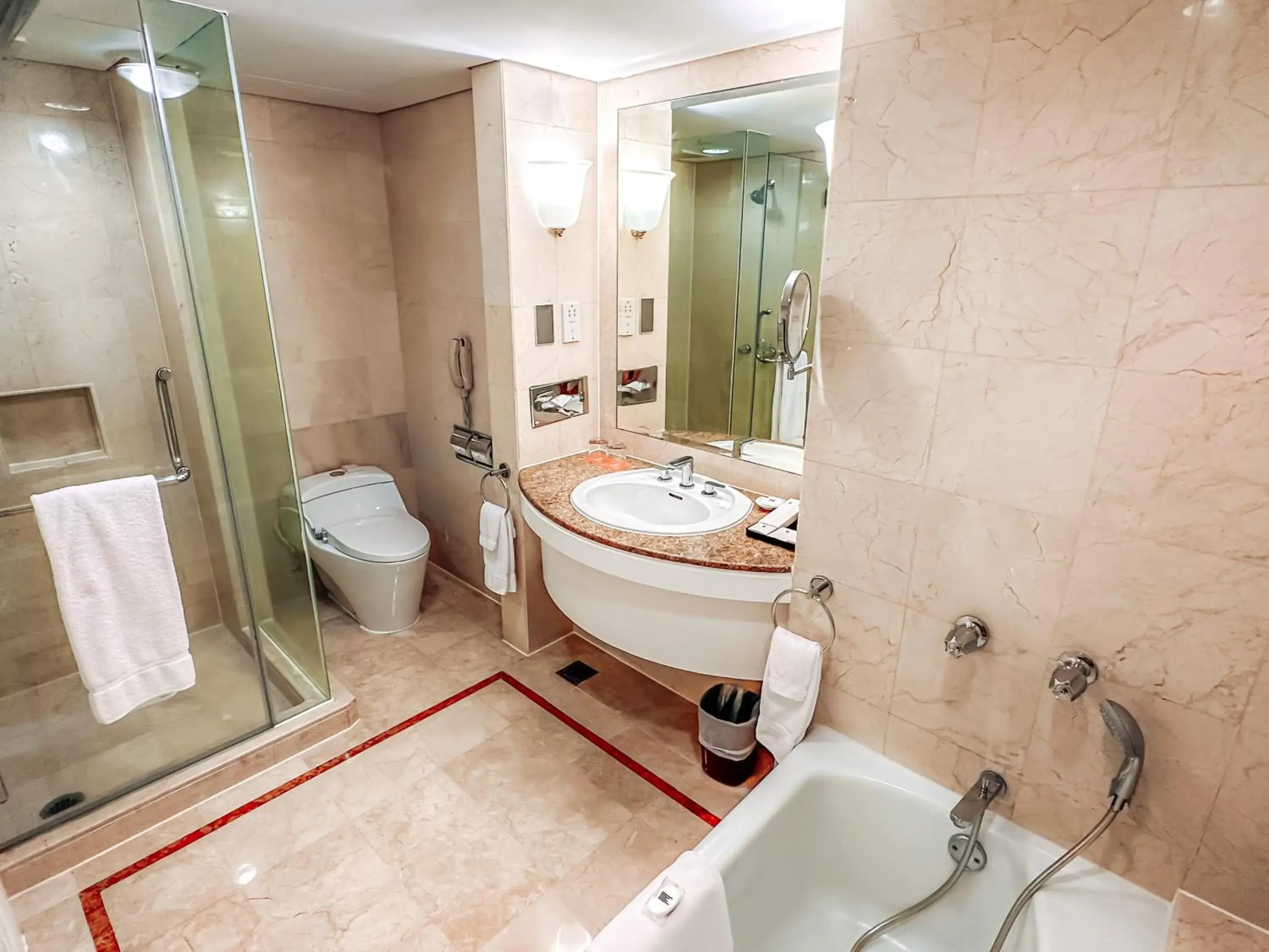 Classic Room with One King Bed in Grand Millennium Kuala Lumpur Classic Room with One King Bed in Grand Millennium Kuala Lumpur