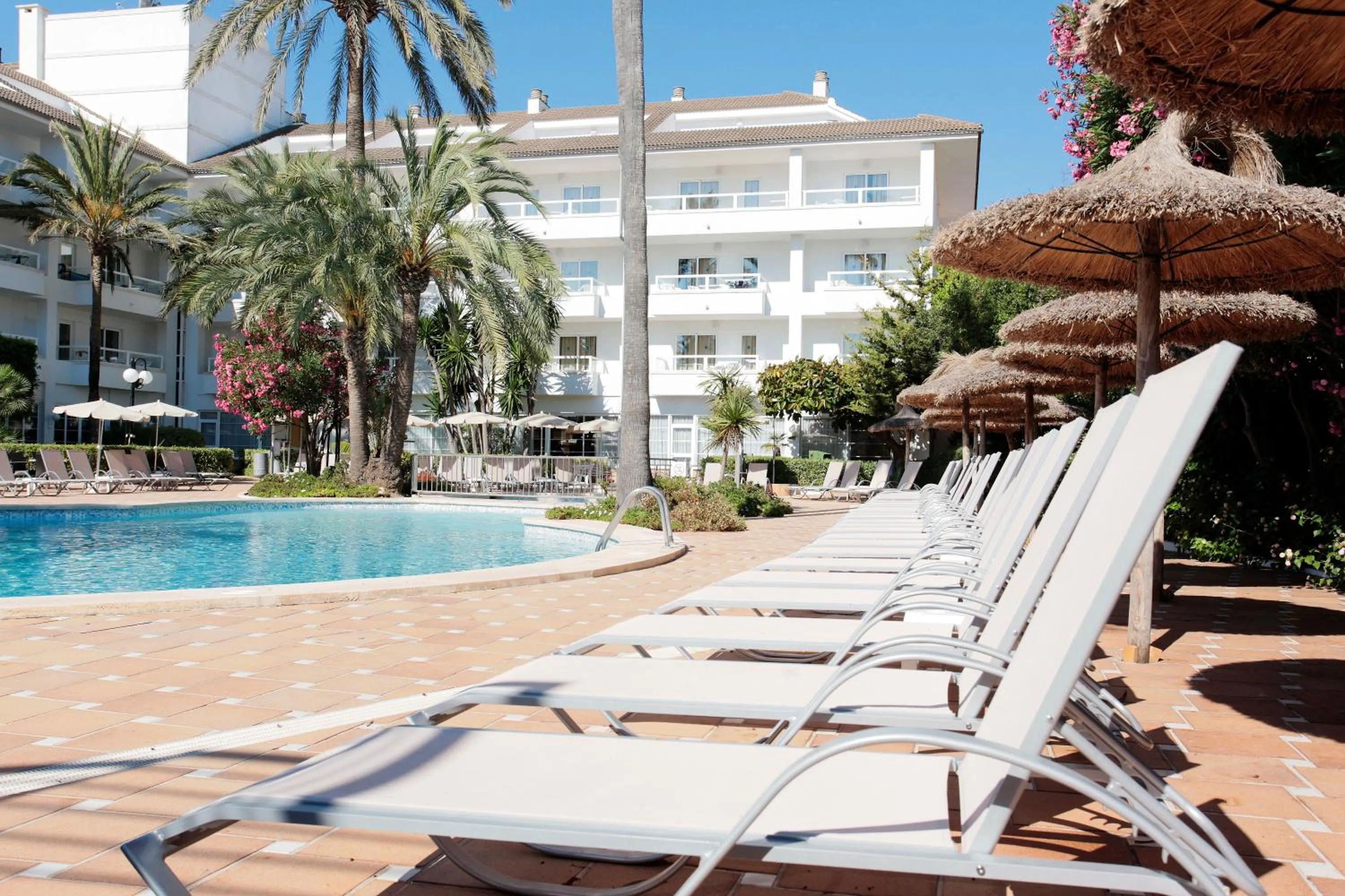 Swimming pool in Grupotel Alcudia Suite
