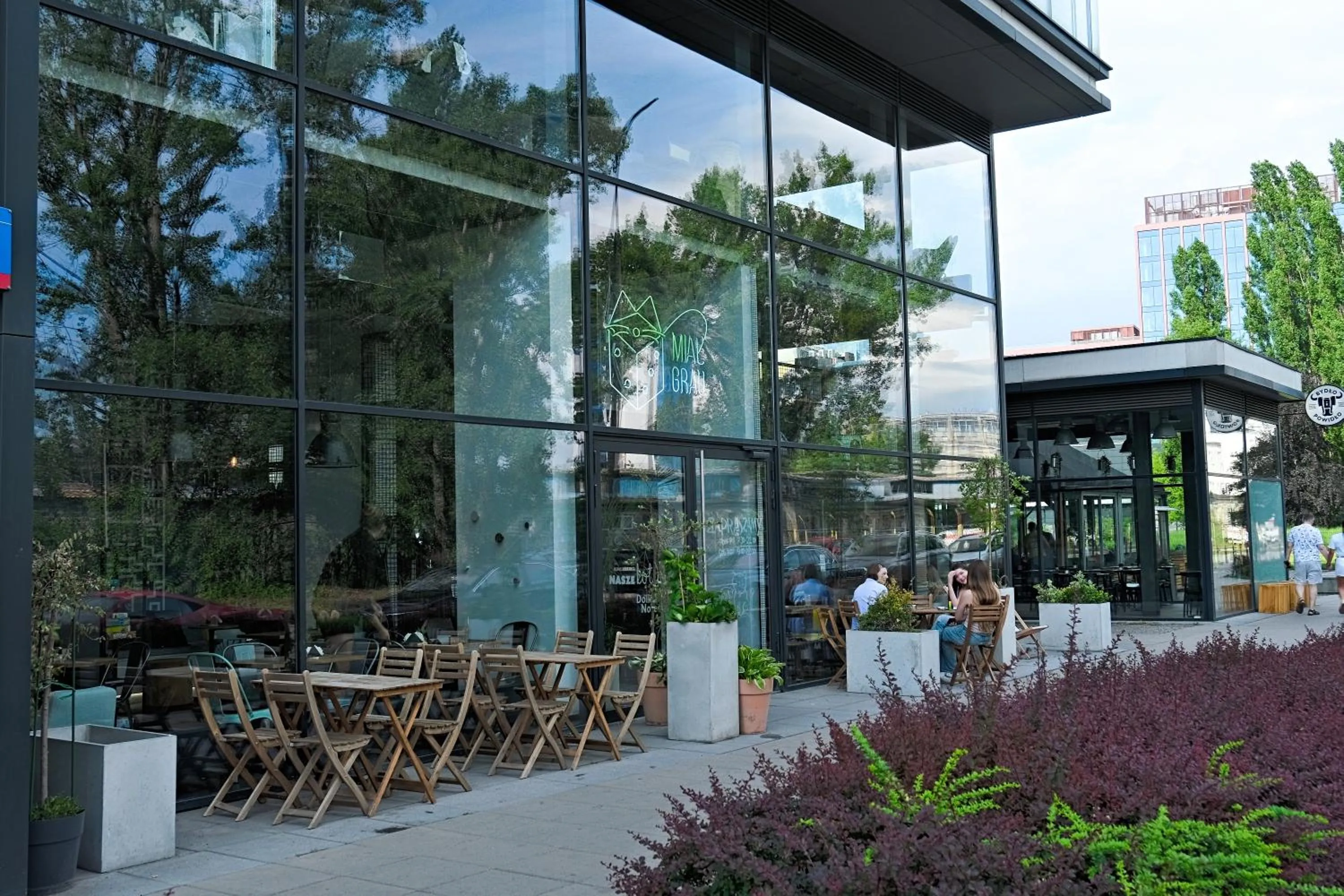 Restaurant/places to eat in ApartHotel Kolejowa Apartamenty