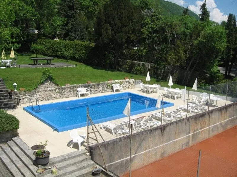 Swimming pool in Hôtel Garni Villa Carmen
