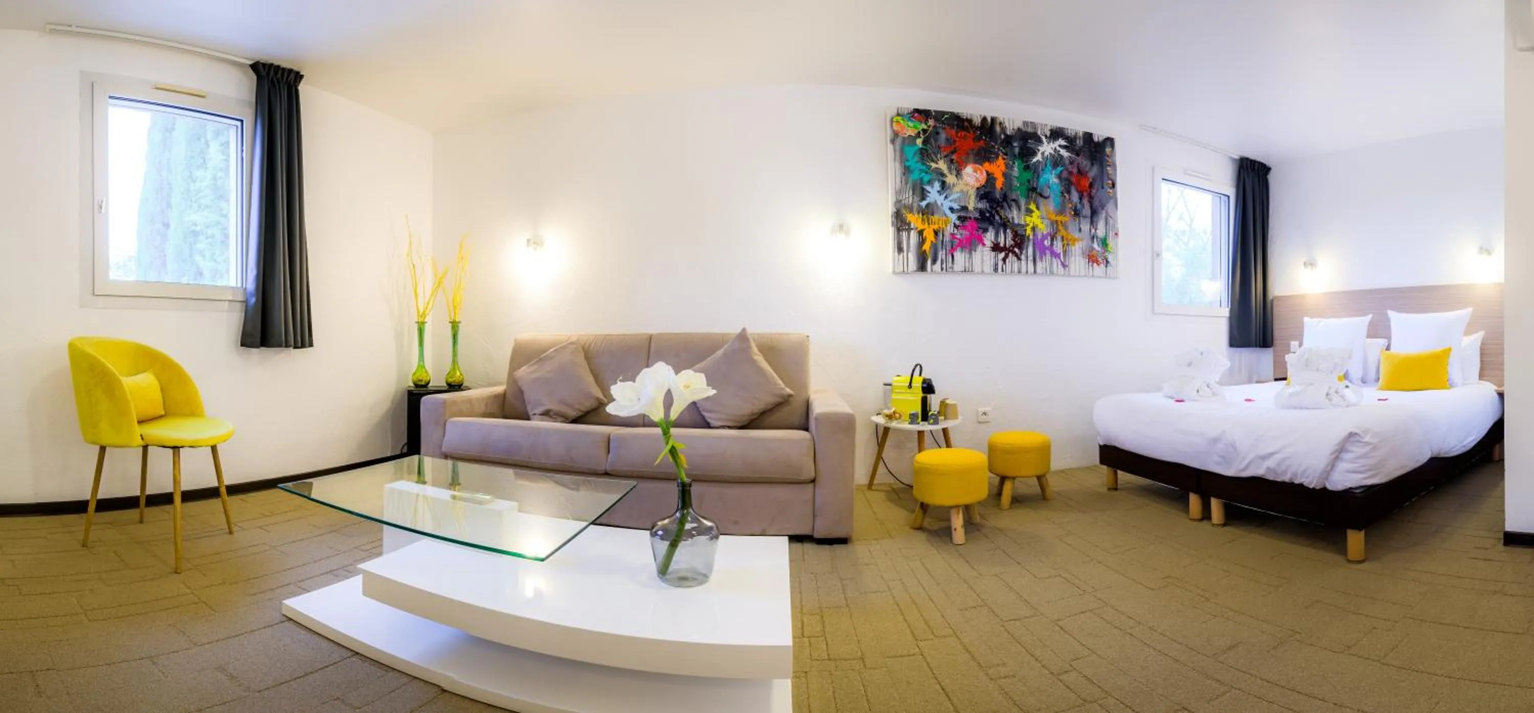 Bed in LOGIS Hôtel Restaurant Le Clos Fleuri