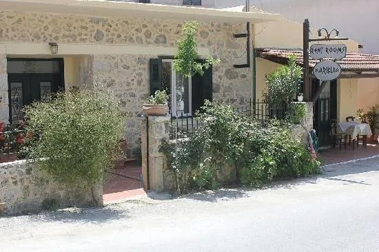 Property building in Hariklia Rent Rooms