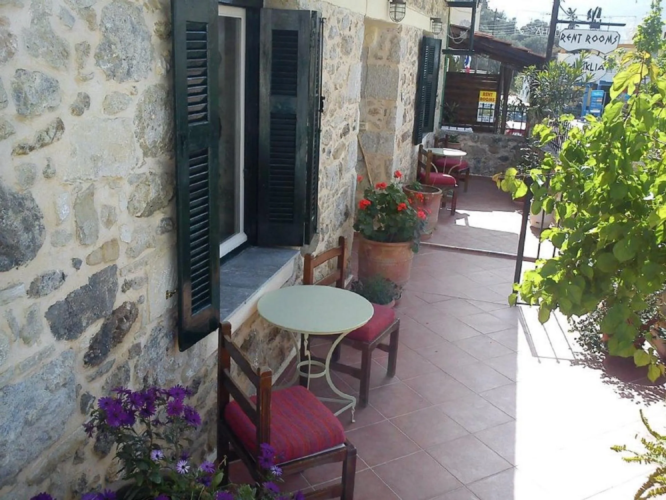 Facade/entrance in Hariklia Rent Rooms