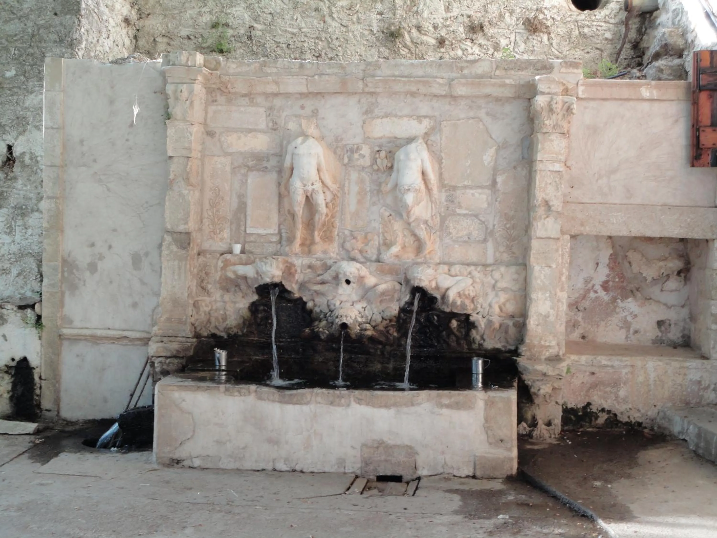 Area and facilities in Hariklia Rent Rooms