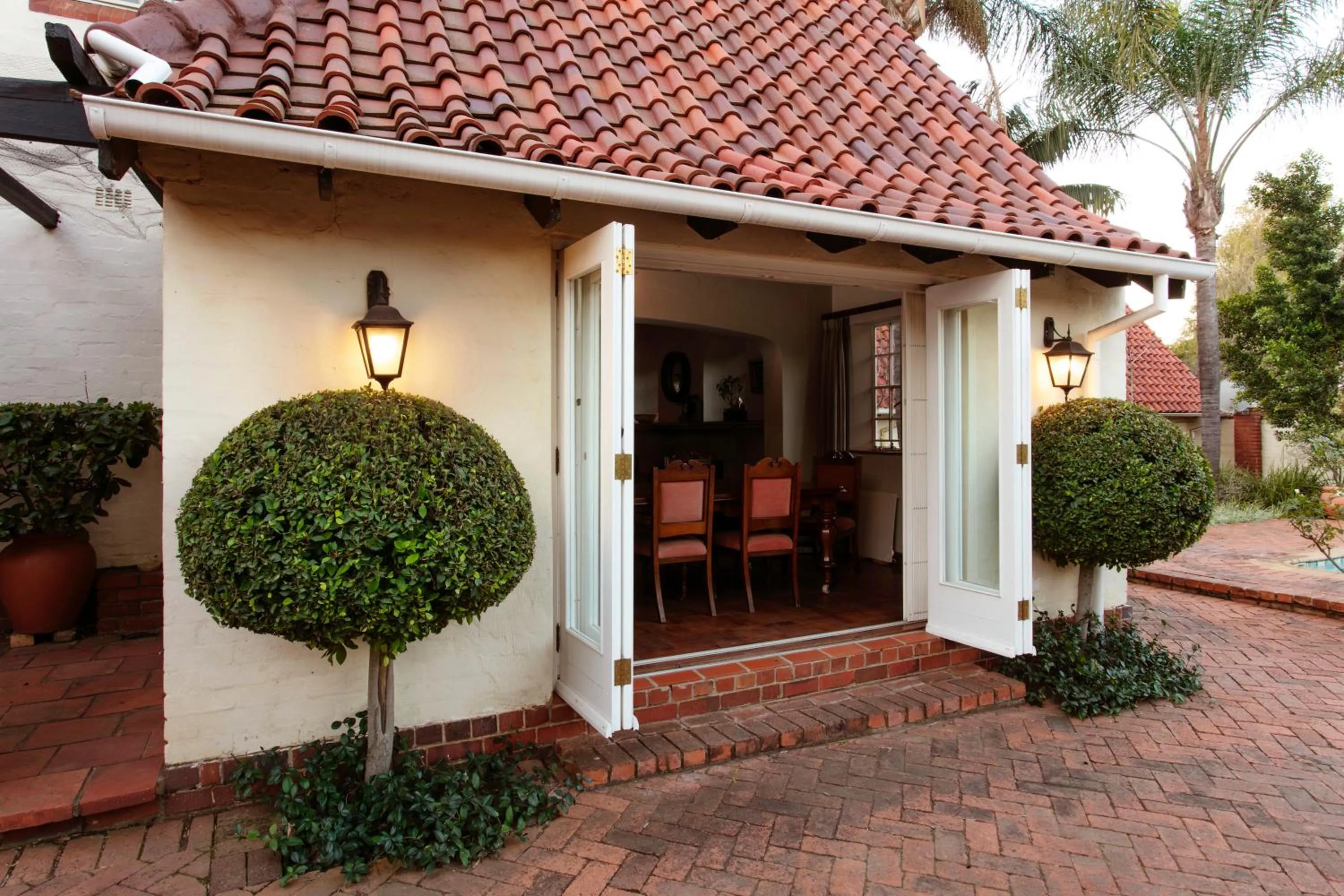 Property building in Brooklyn Manor