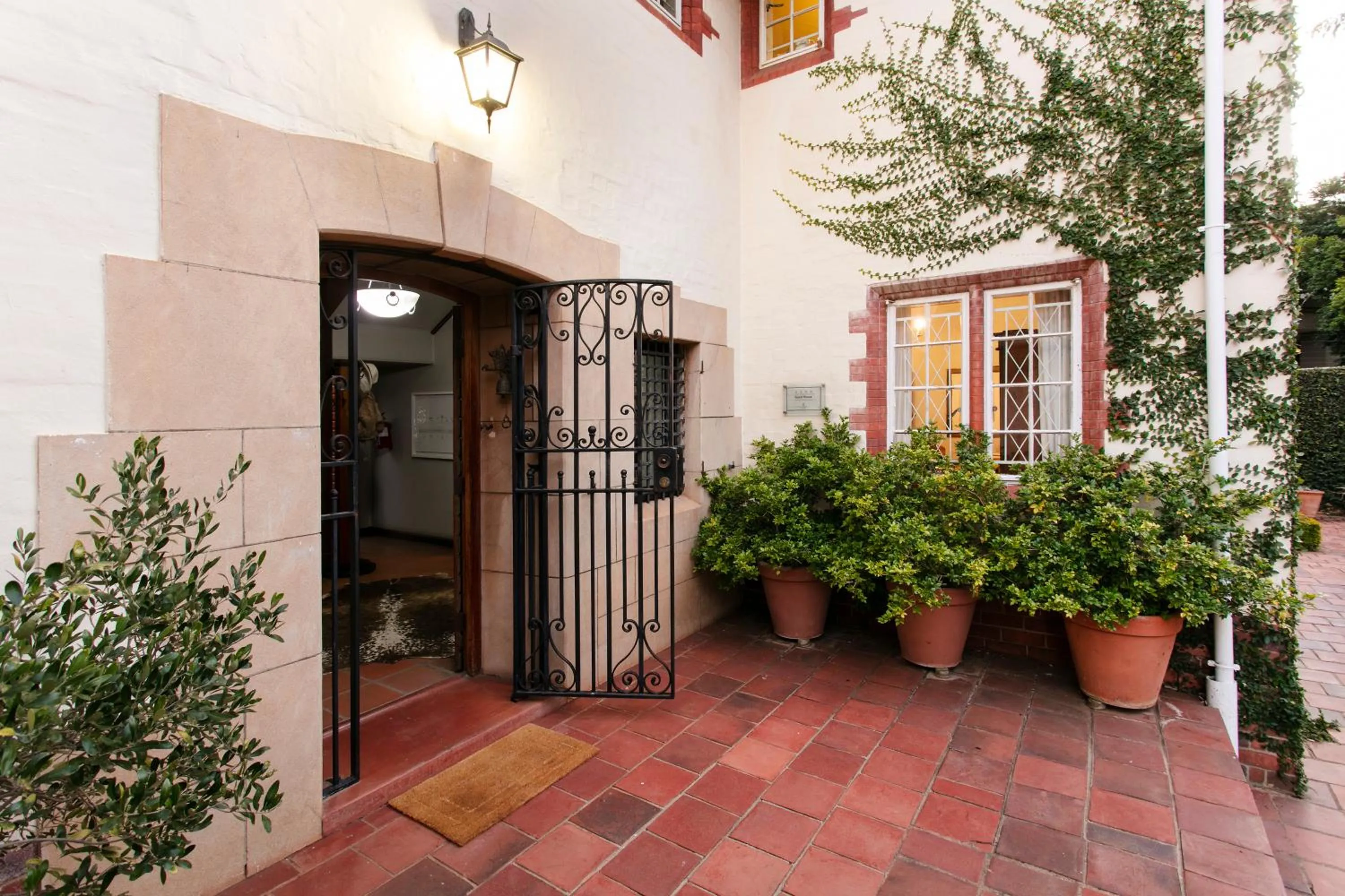 Property building in Brooklyn Manor