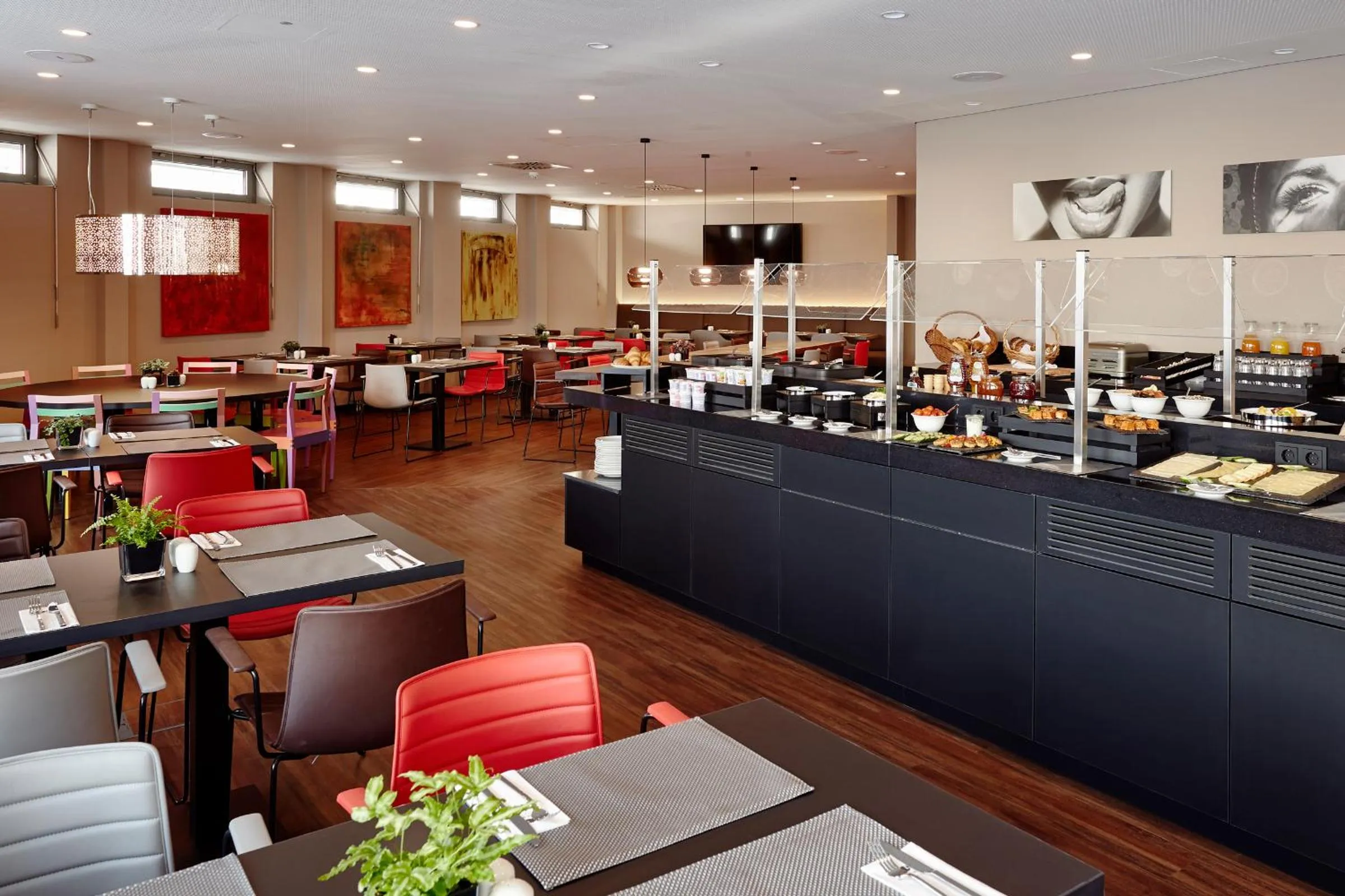 Restaurant/places to eat in LEGERE HOTEL Wiesbaden-Taunusstein