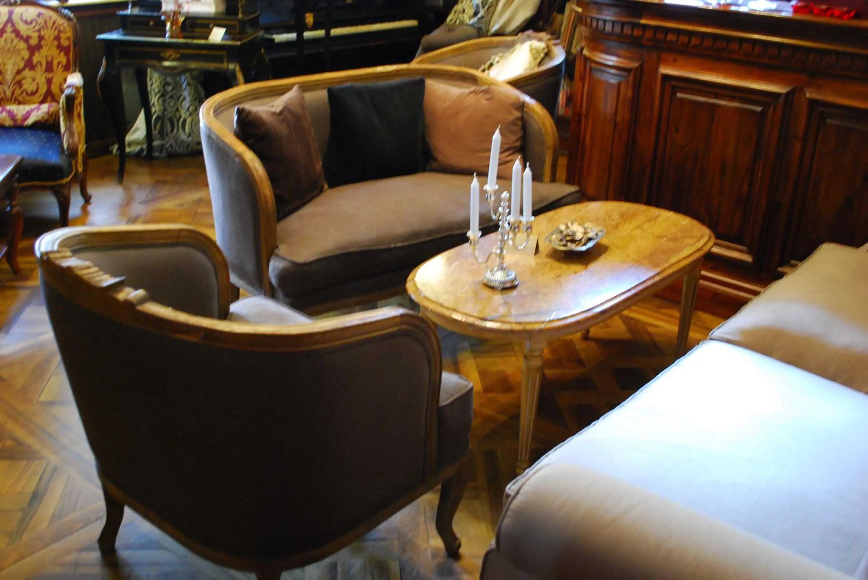 Communal lounge/ TV room in Scala Boutique-Hotel