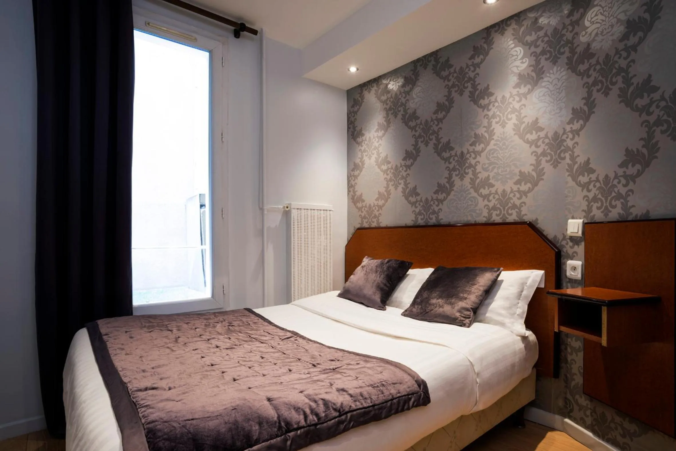 Bedroom, Bed in Hôtel Du Brésil