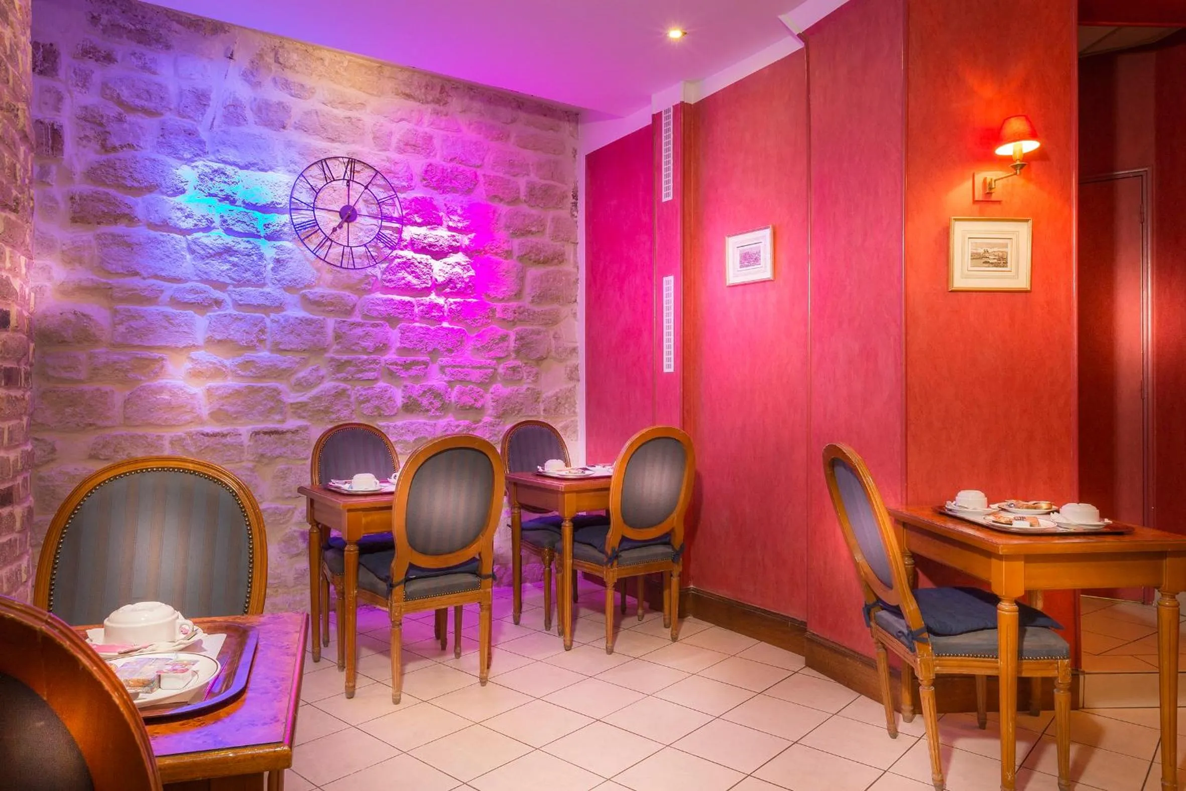 Restaurant/places to eat in Hôtel Du Brésil