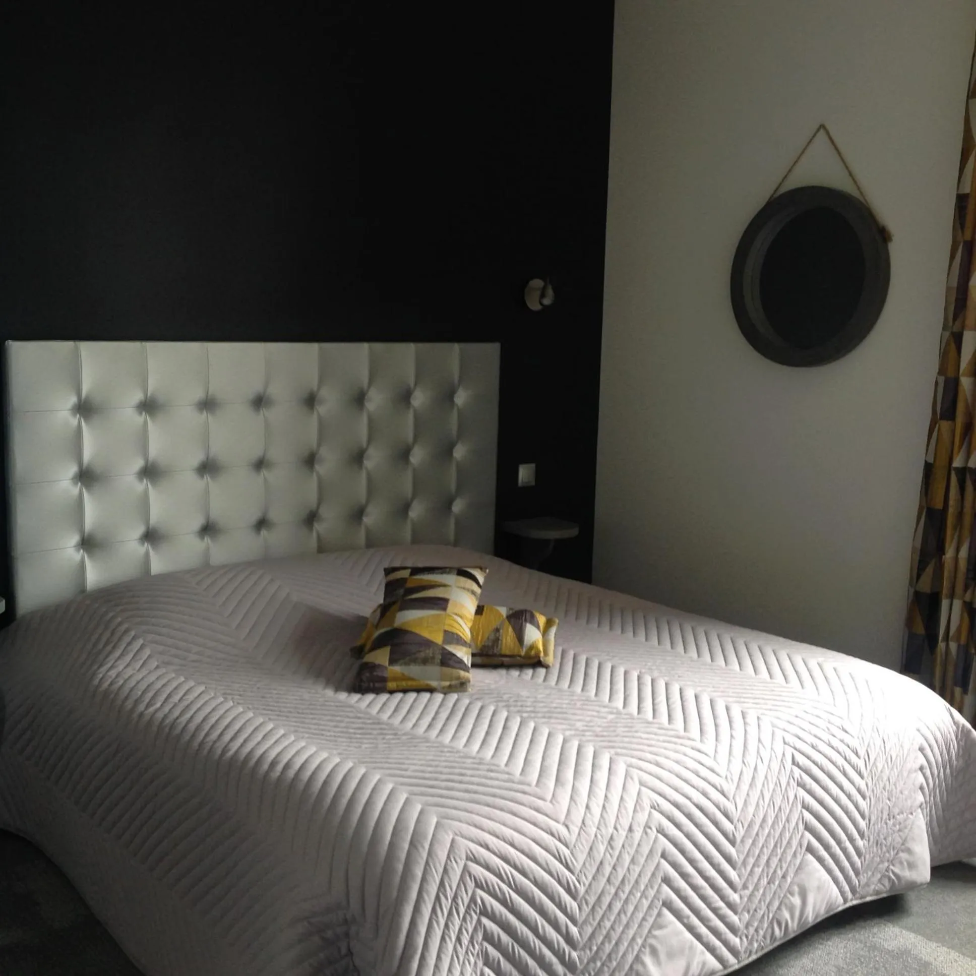 Bed in Auberge De L'Abbaye-Logis Hôtel Restaurant