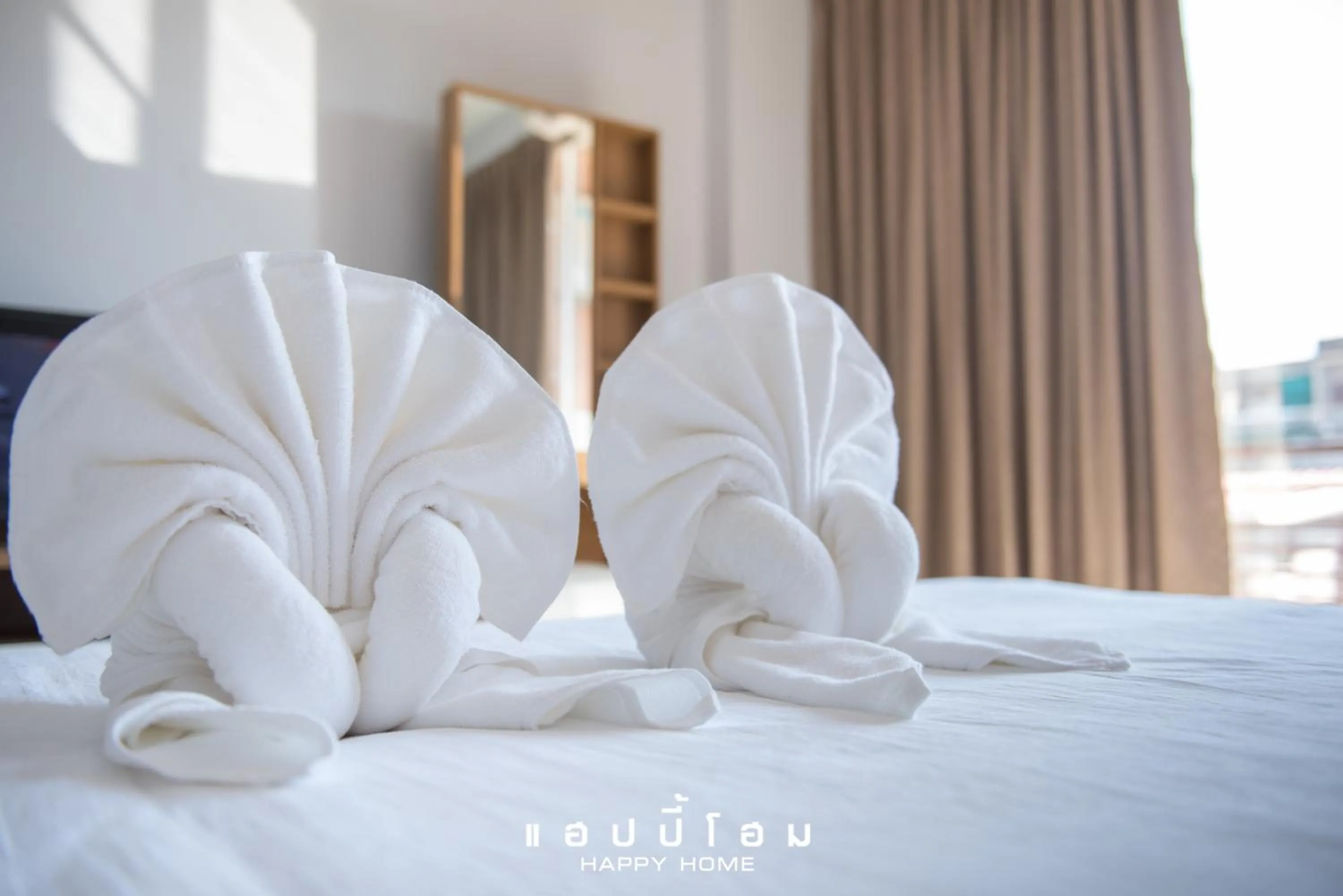 Photo of the whole room, Bed in Happy Home