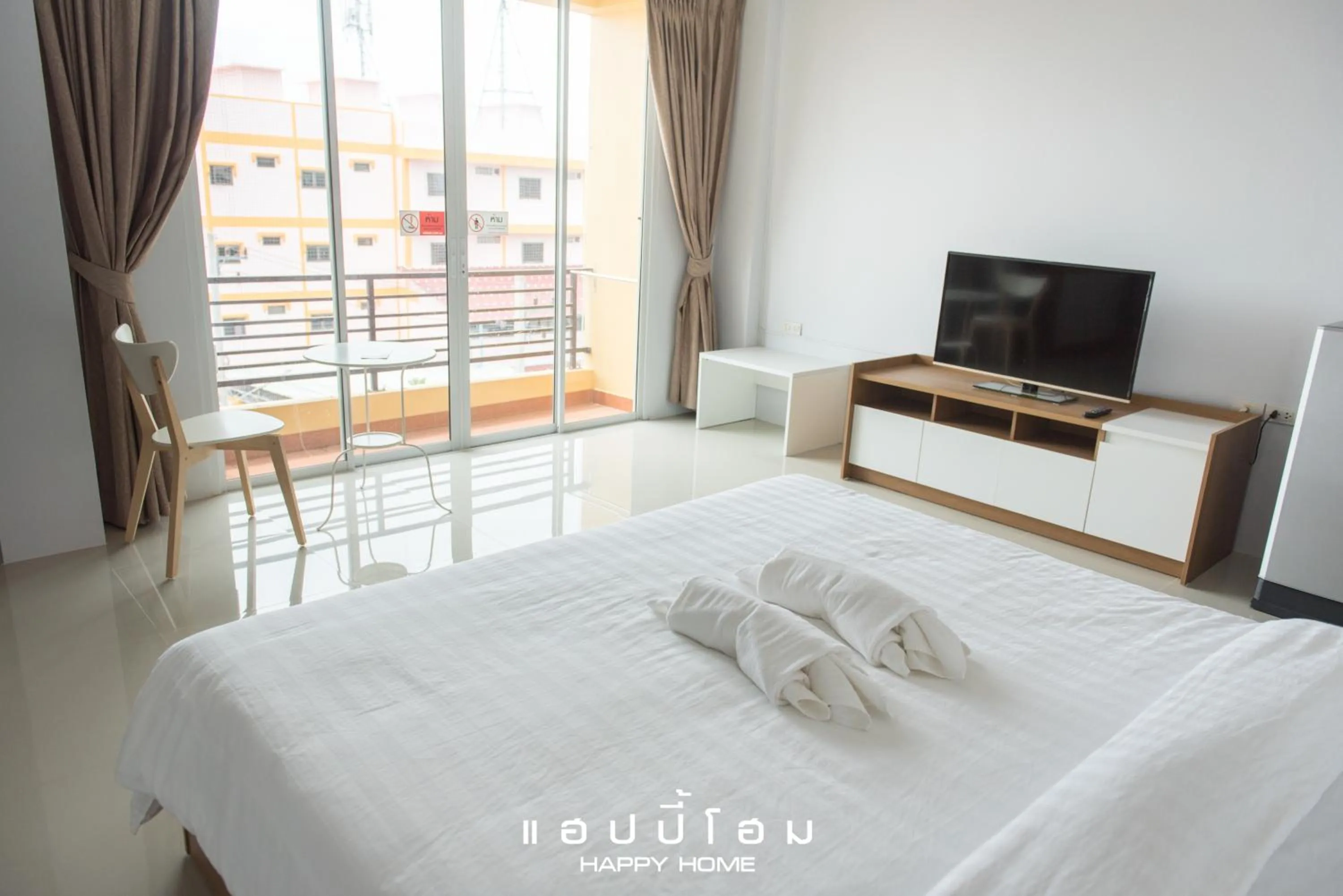 Photo of the whole room, Bed in Happy Home