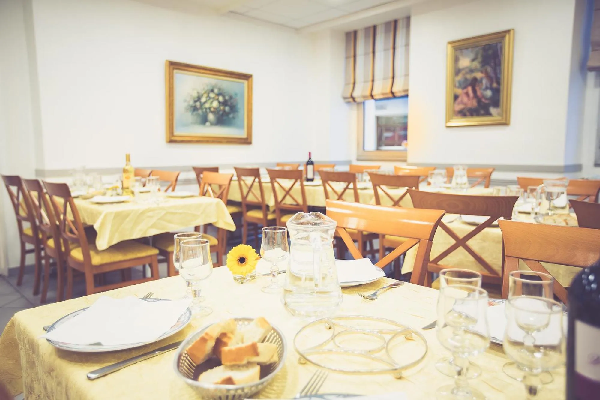 Restaurant/places to eat in Hôtel Notre Dame de France