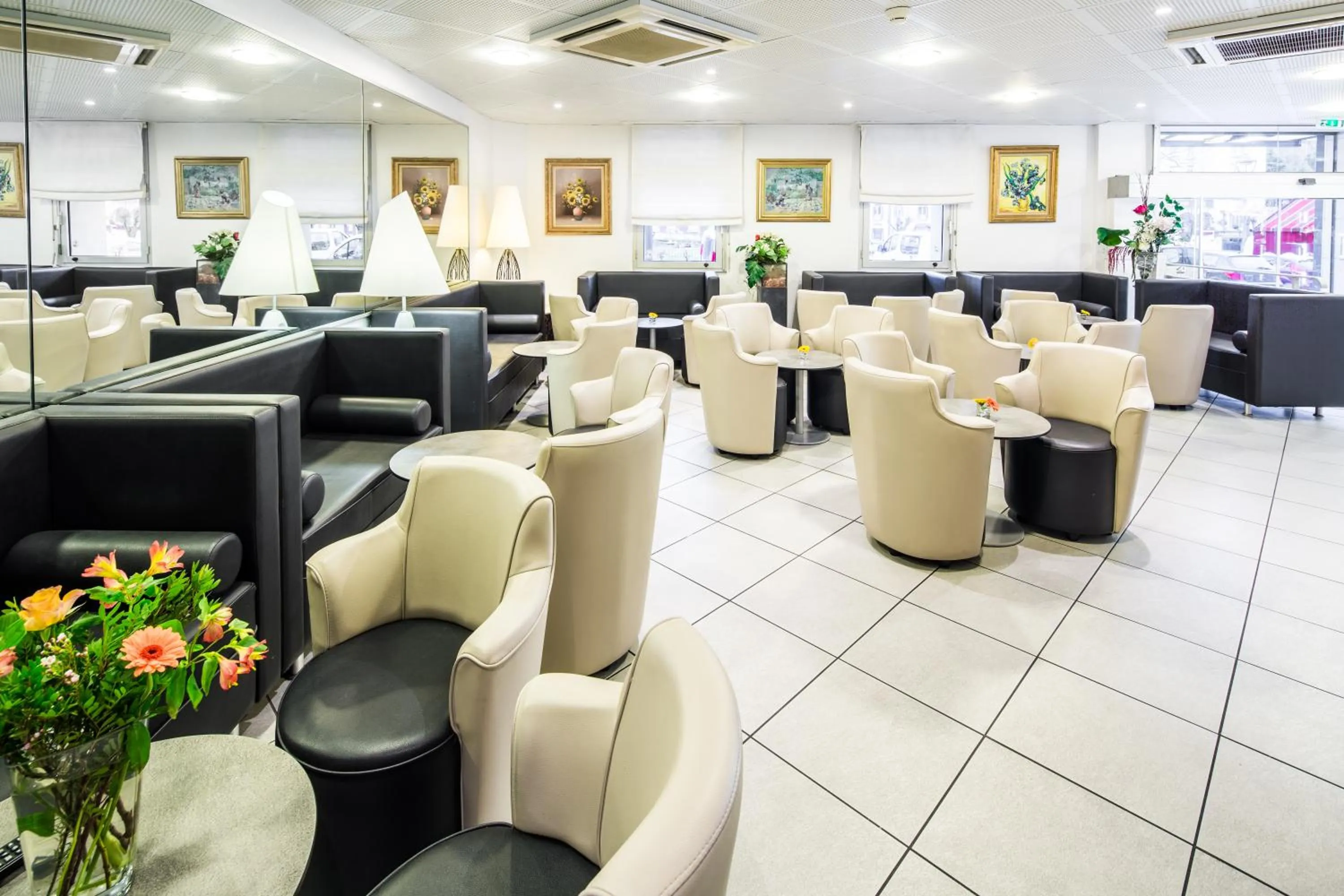 Restaurant/places to eat in Hôtel Notre Dame de France