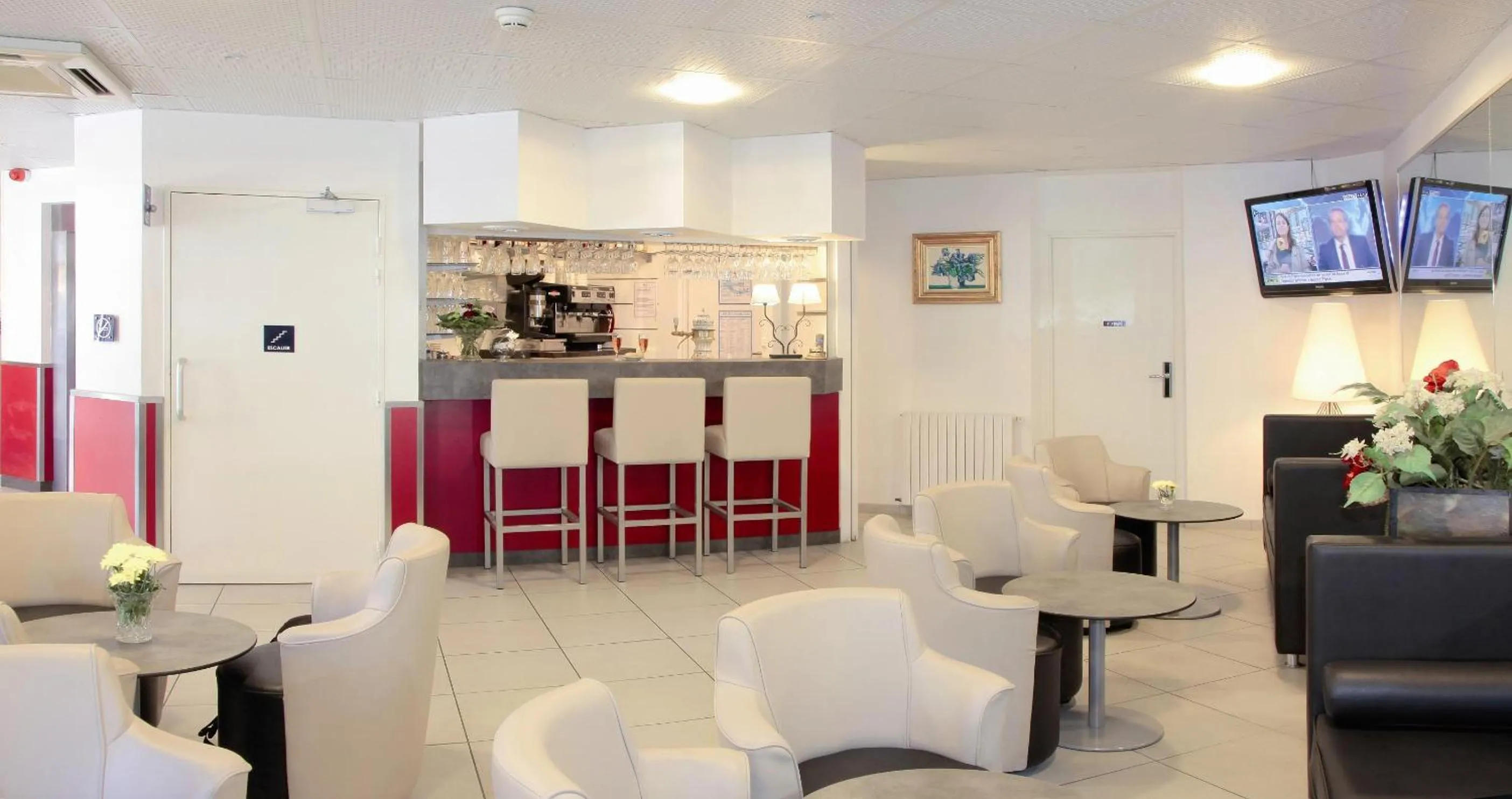 Lounge or bar in Hôtel Notre Dame de France