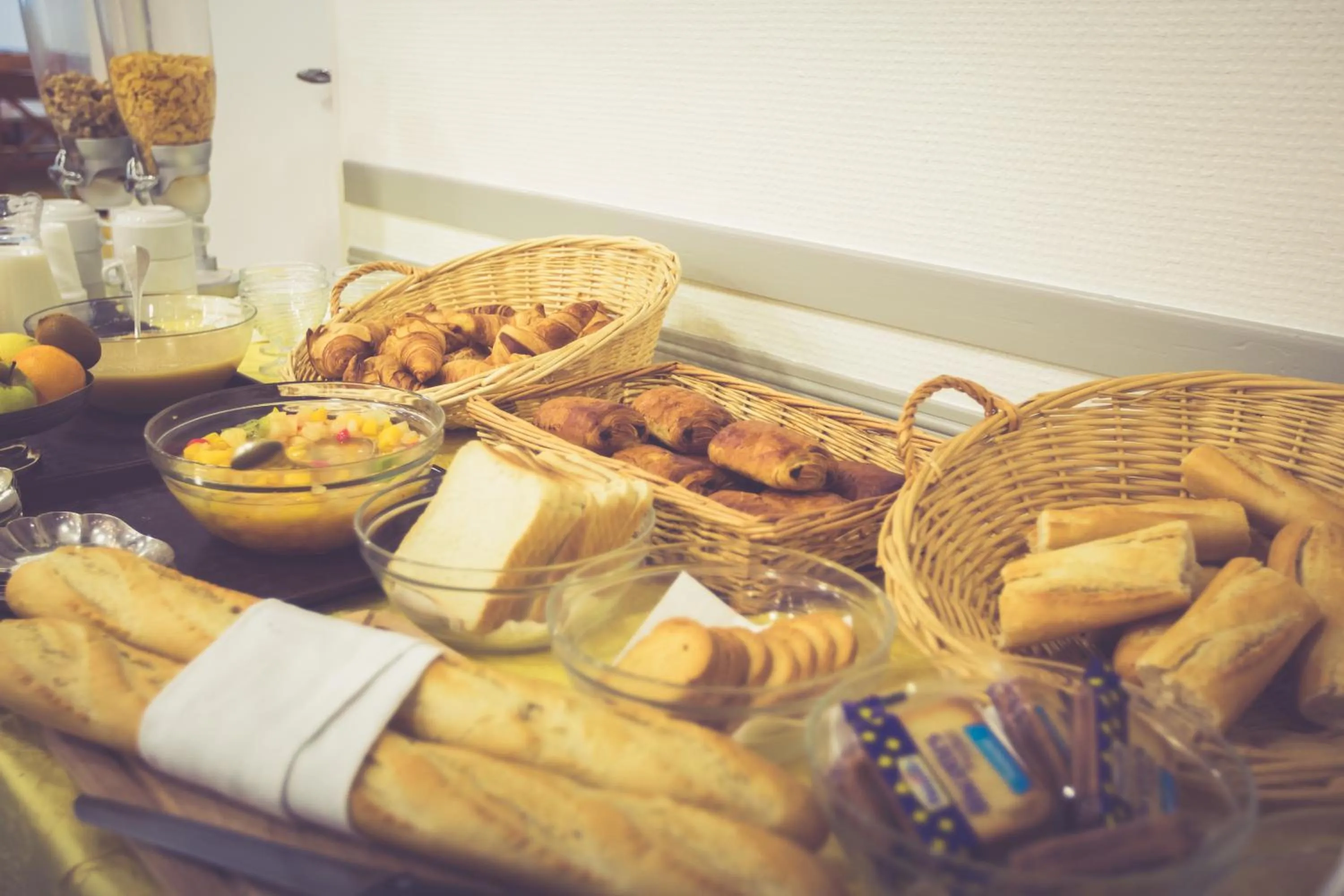 Food and drinks in Hôtel Notre Dame de France