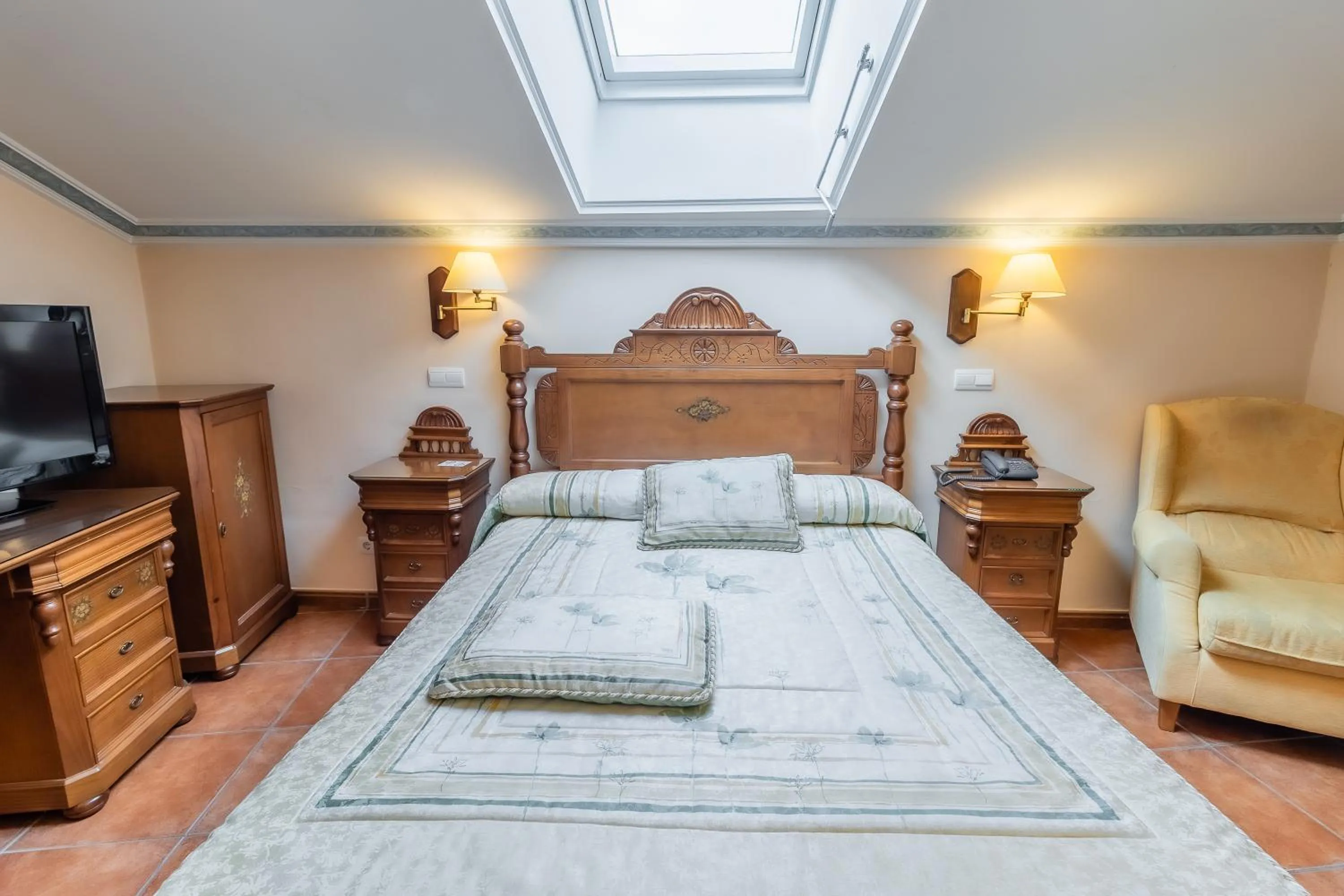 Bedroom, Bed in Hotel Santo Domingo de Silos