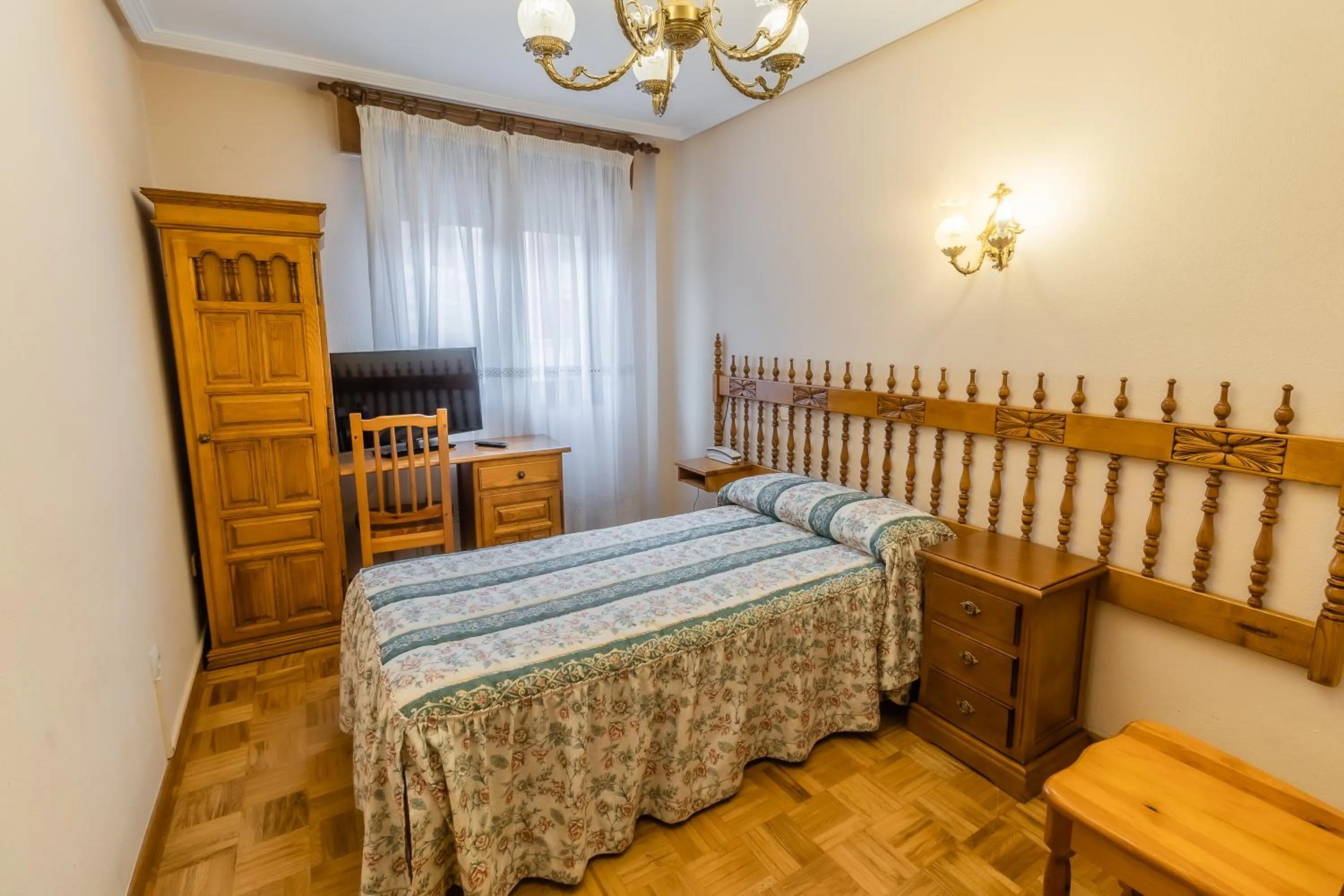 Bed in Hotel Santo Domingo de Silos