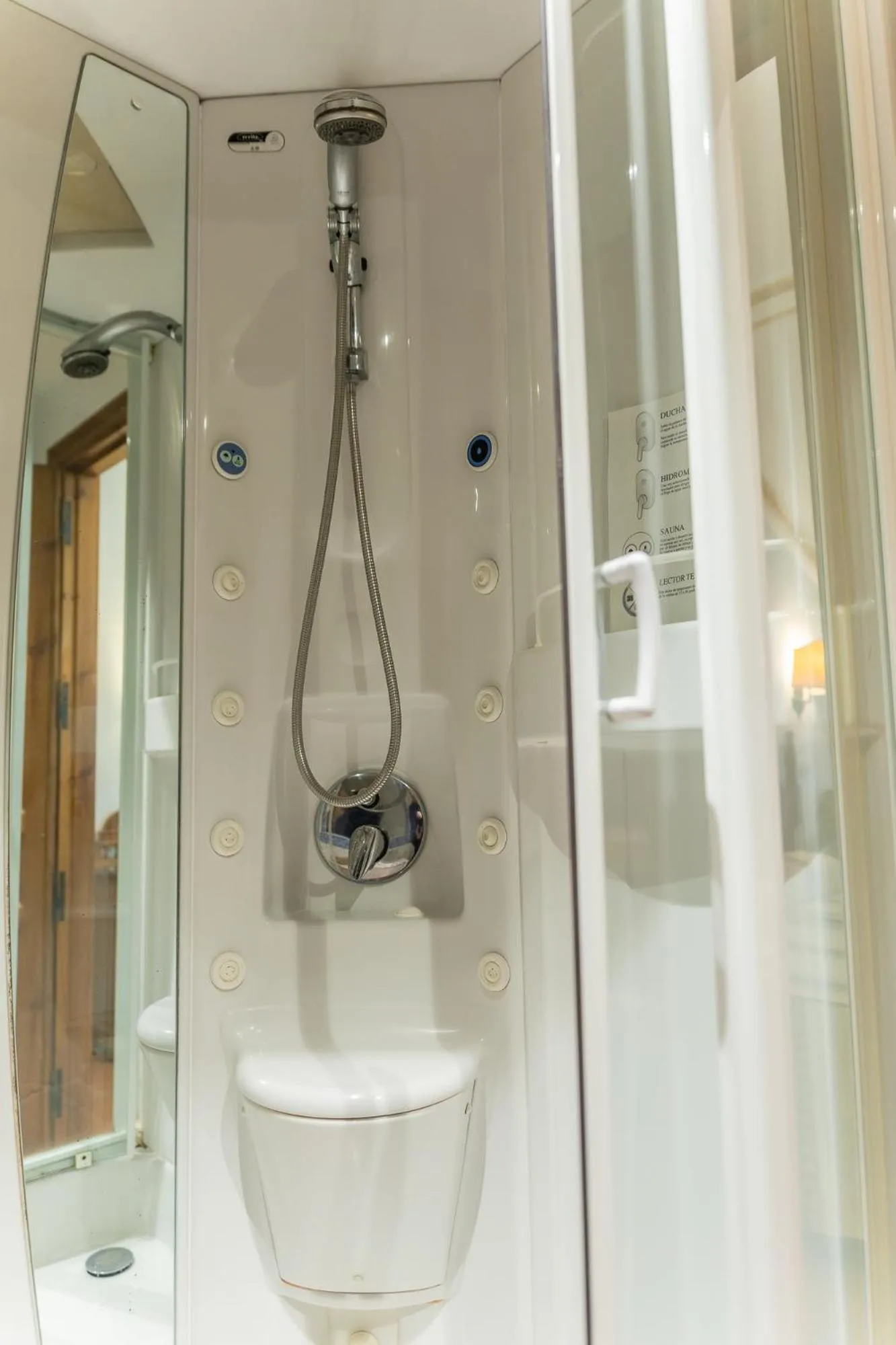 Bath in Hotel Santo Domingo de Silos