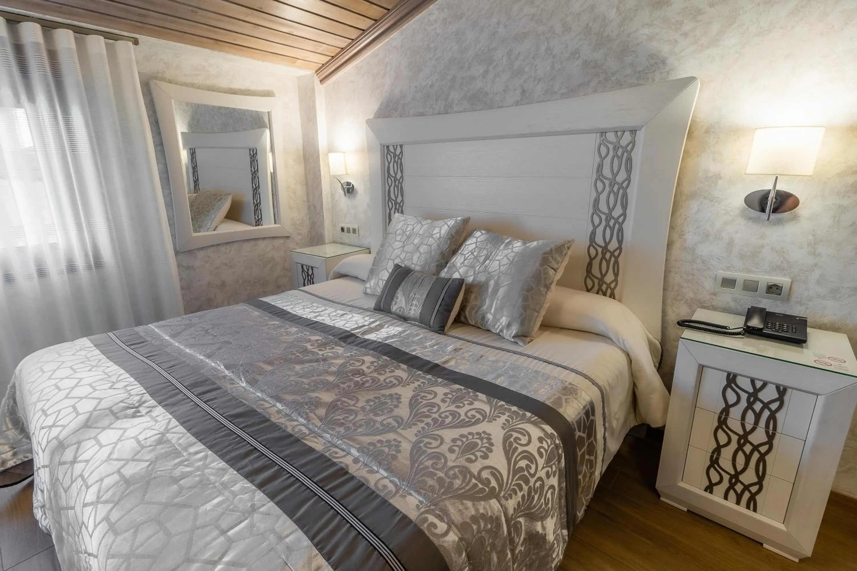 Bedroom, Bed in Hotel Santo Domingo de Silos