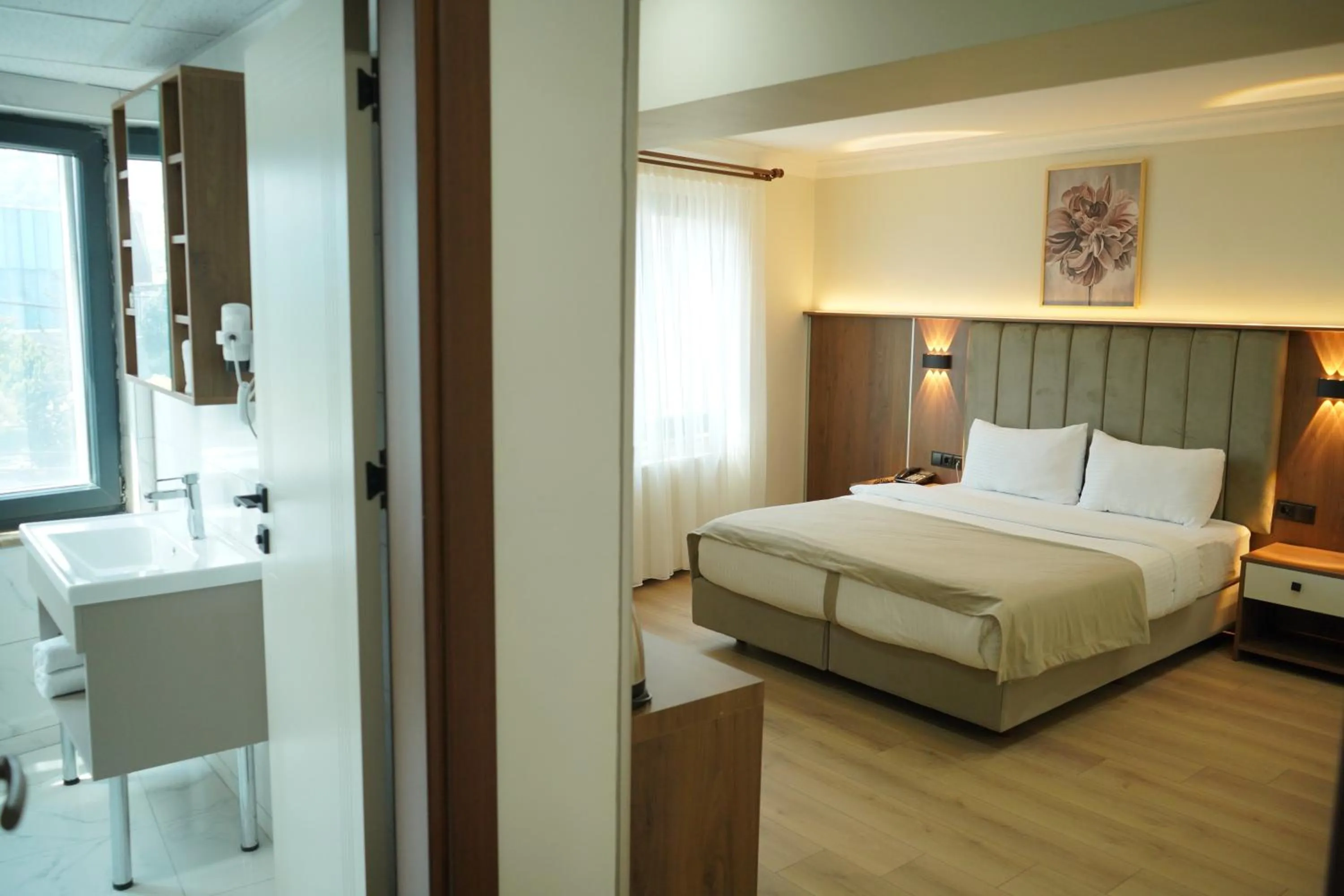 Photo of the whole room, Bed in Lioncity Hotel