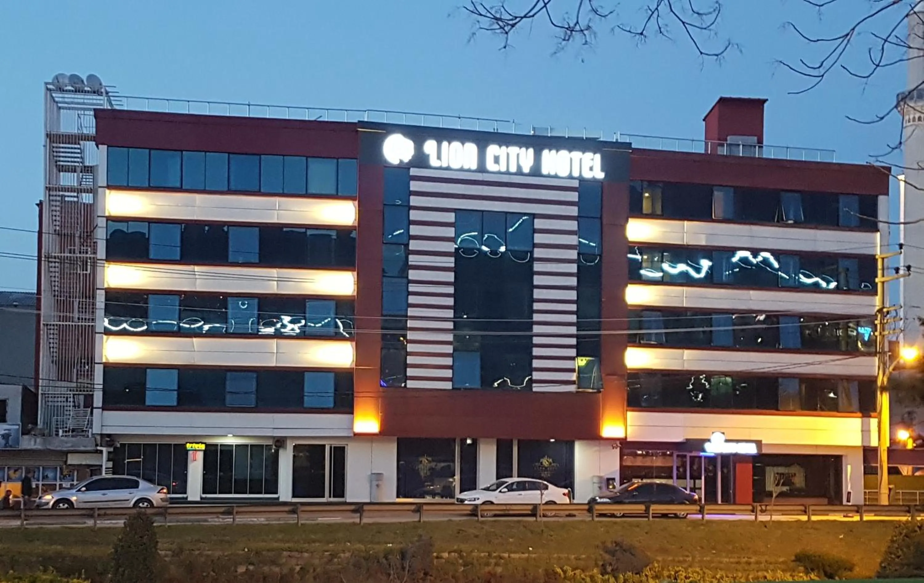 Facade/entrance in Lioncity Hotel