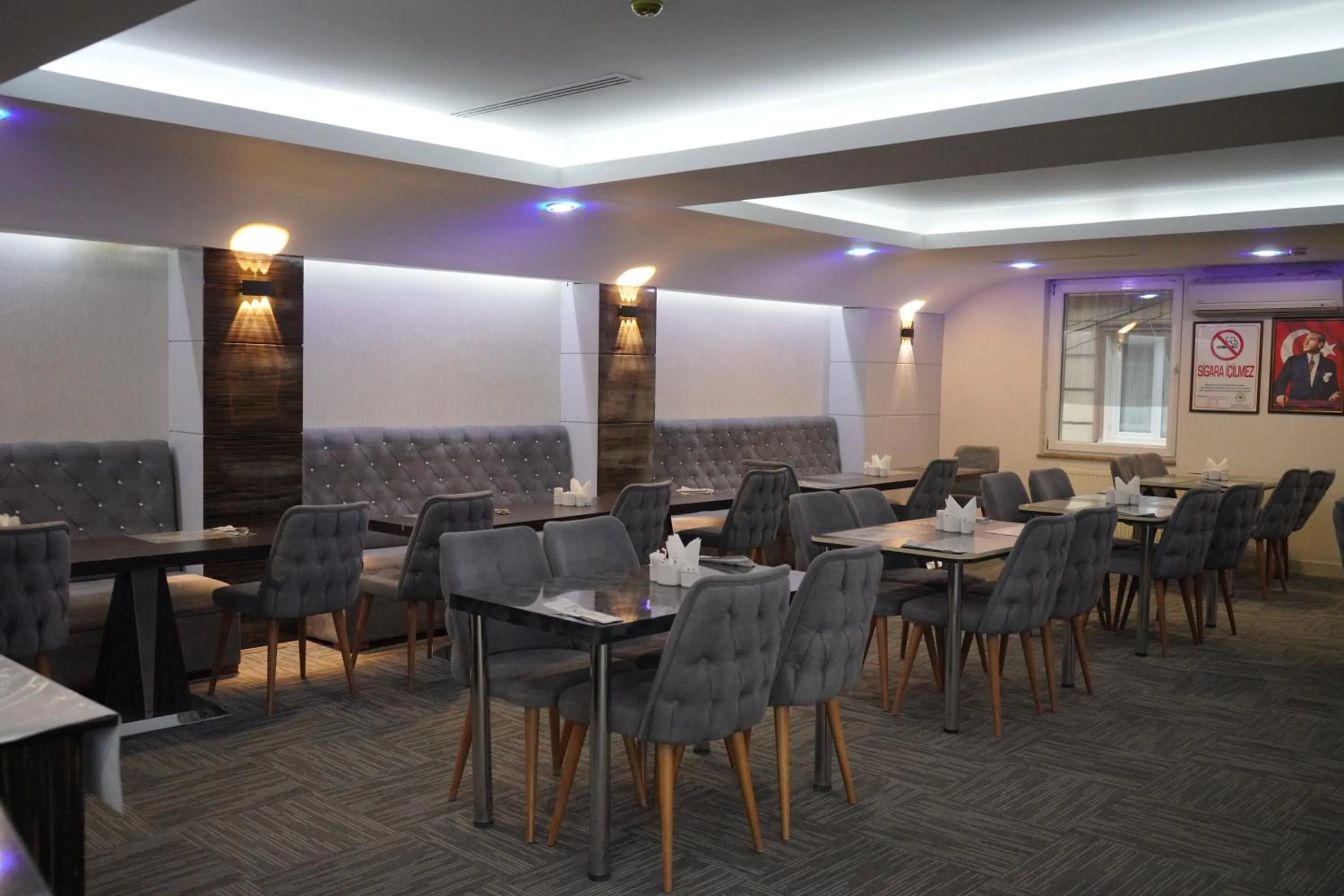 Restaurant/places to eat in Lioncity Hotel