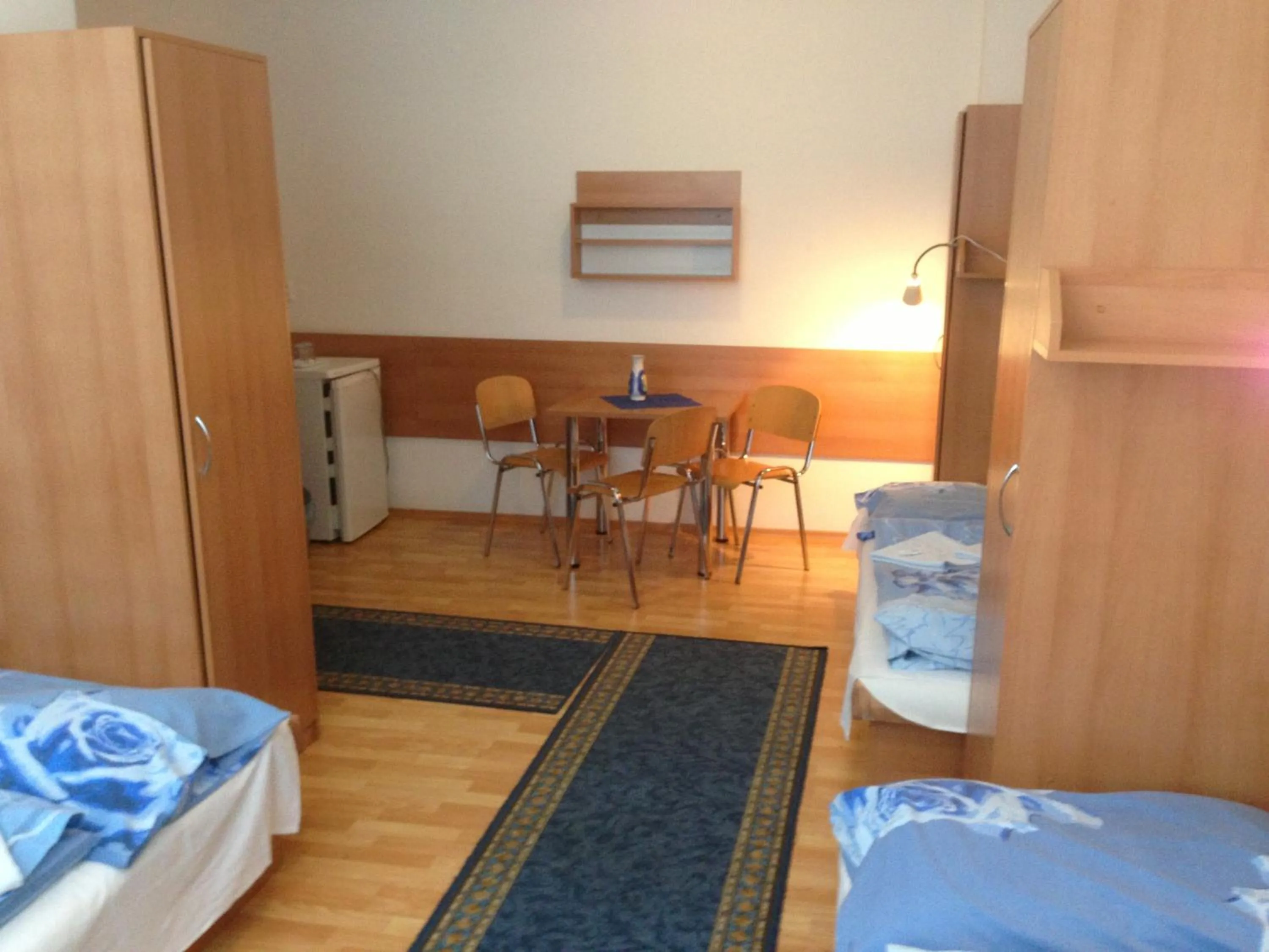 Dining area, Bed in Hotel Prim