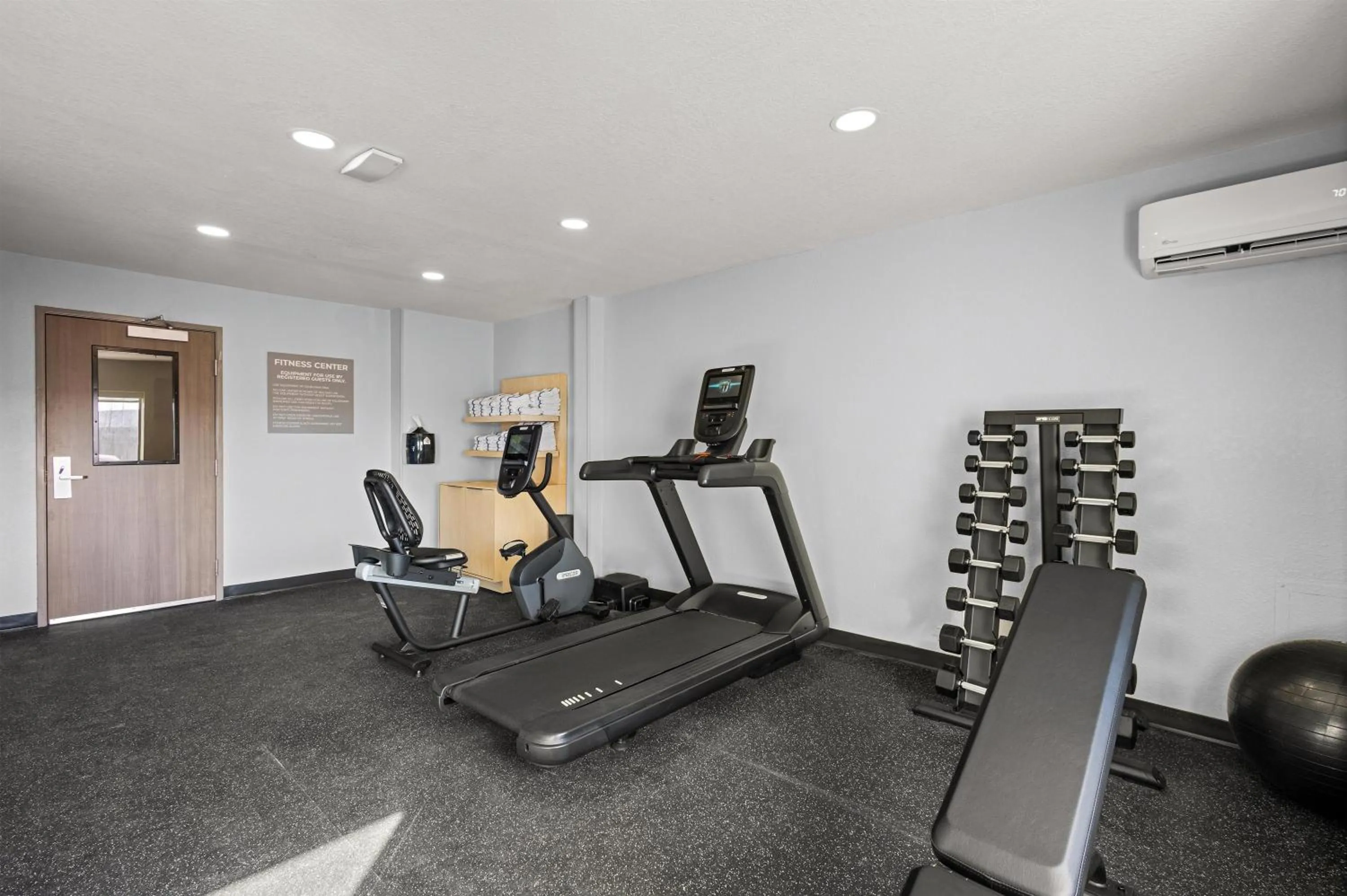 Fitness centre/facilities in Spark By Hilton Fort Wayne