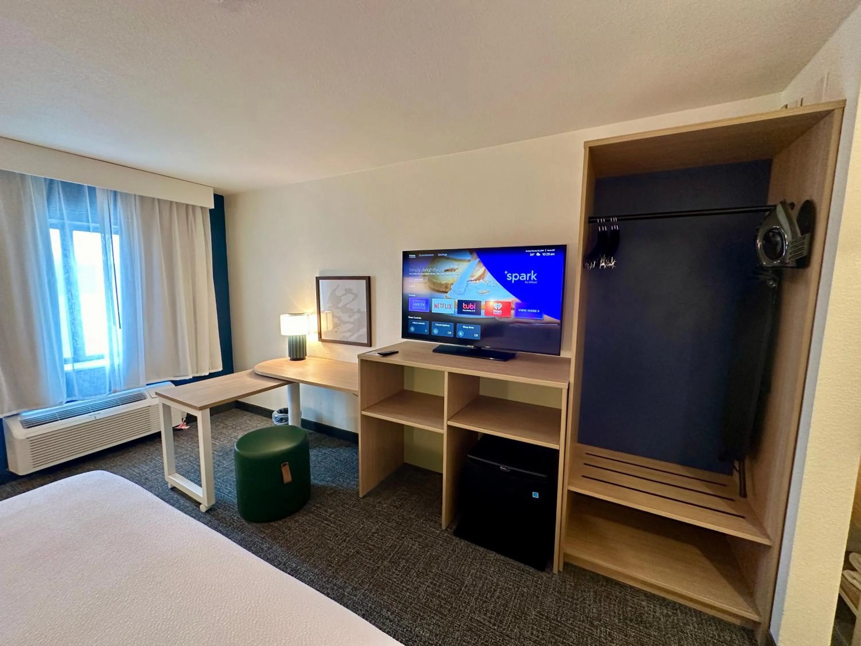 Bedroom, Bed in FORT Inn