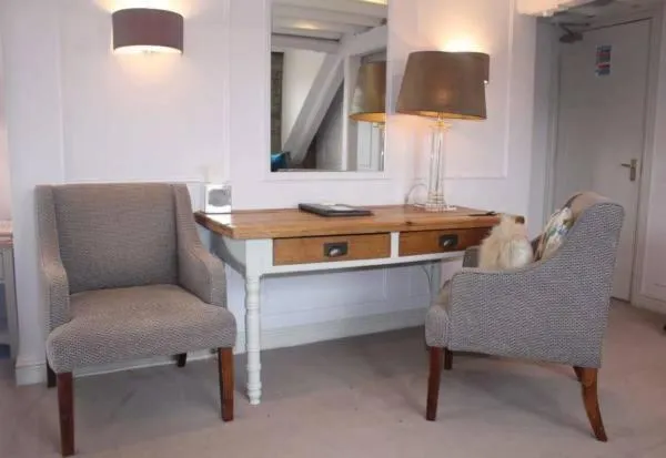 Castle Hotel & Apartments