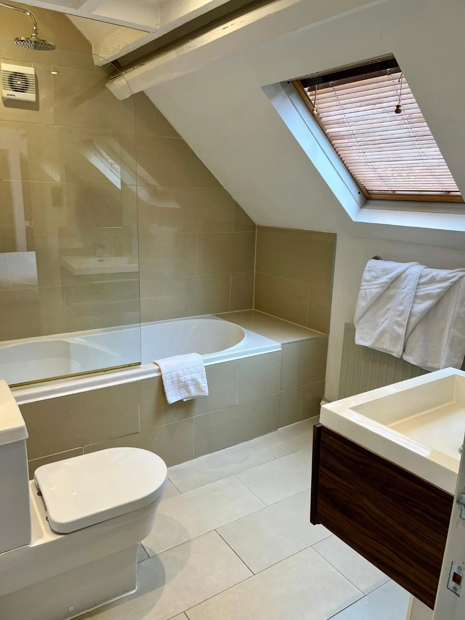 Castle Hotel & Apartments