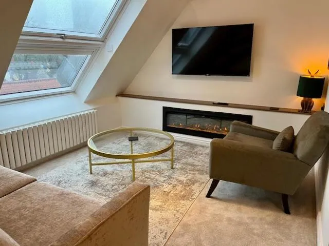 Castle Hotel & Apartments