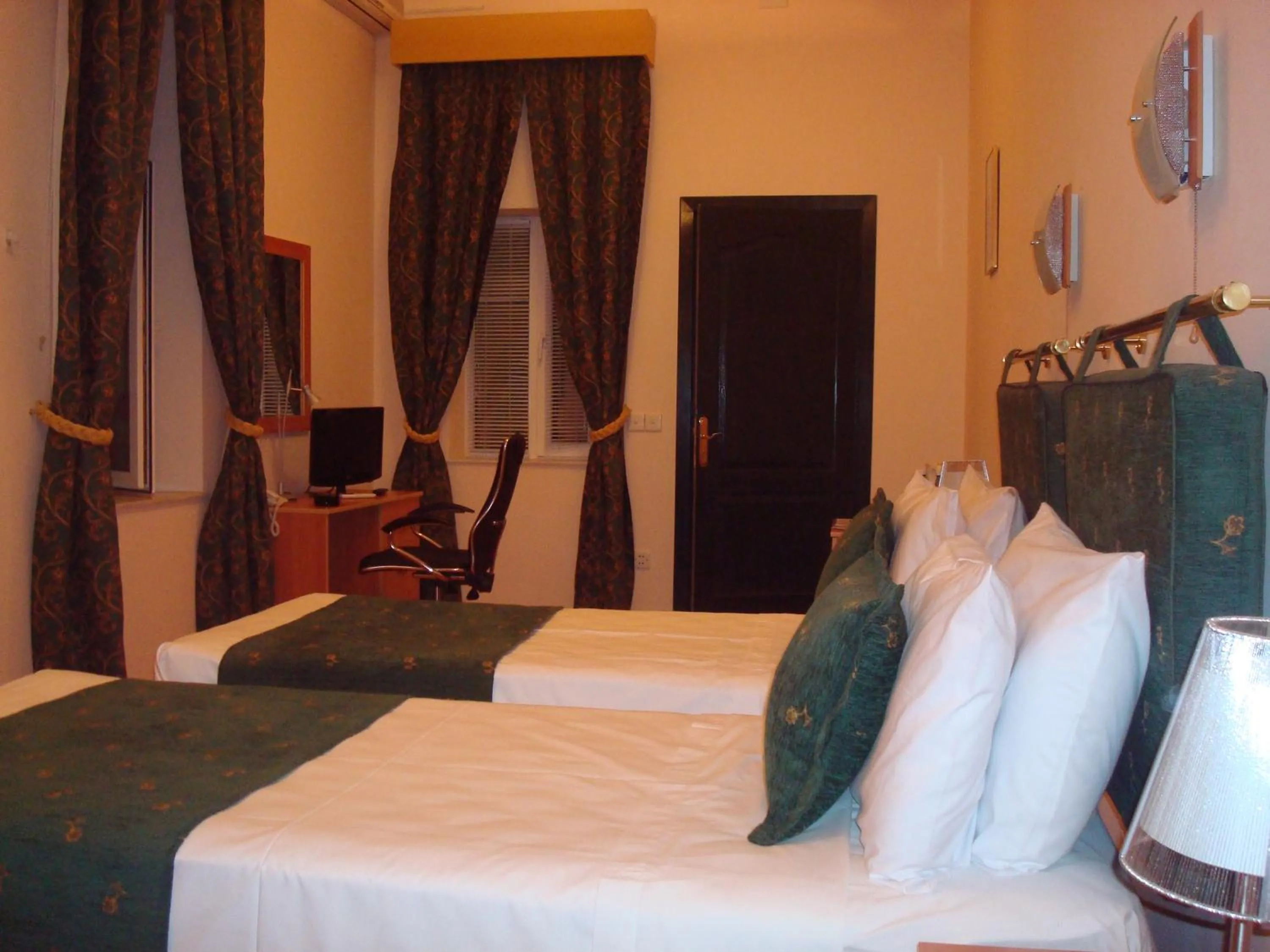 Bed in Old City Inn Hotel