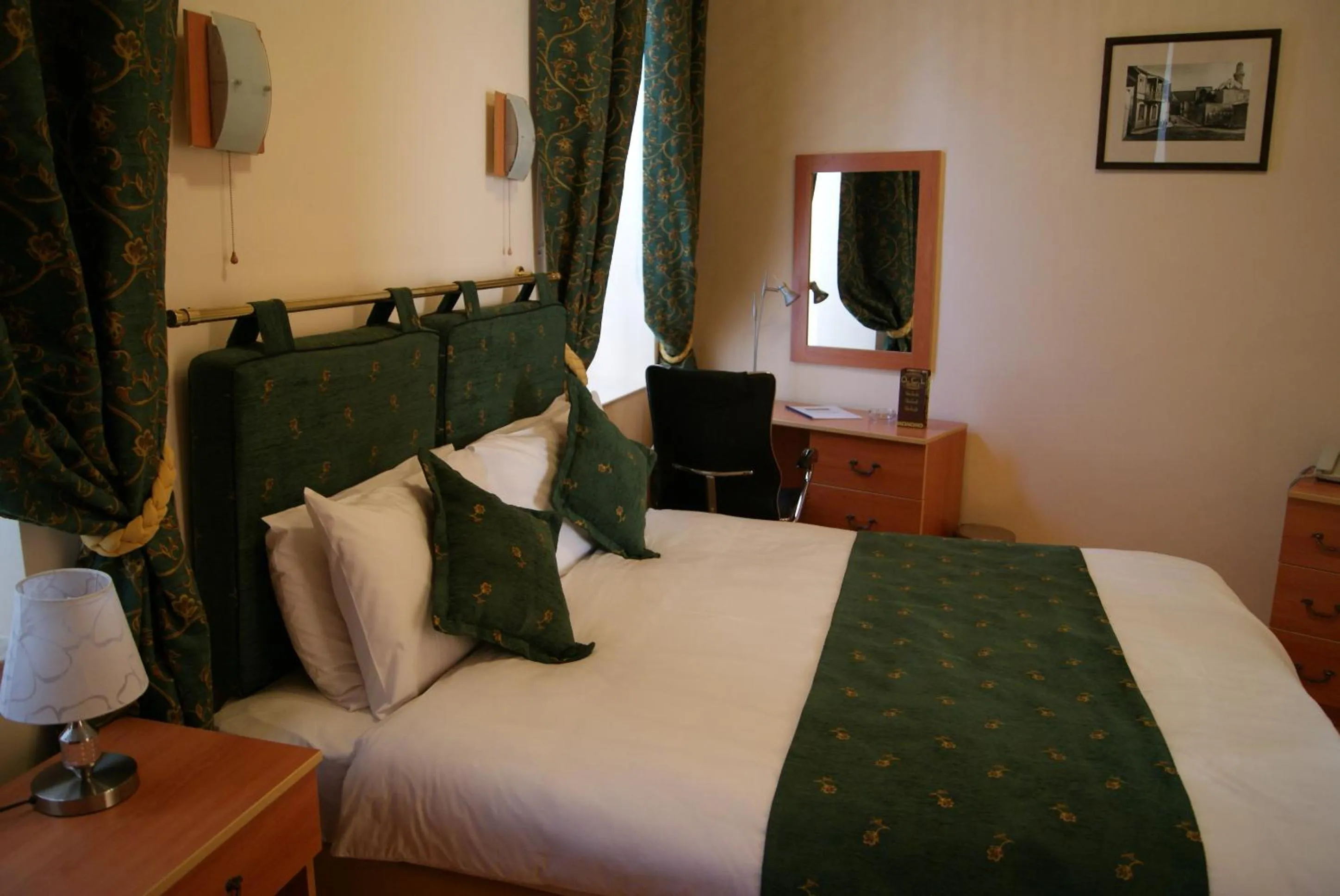 Bed in Old City Inn Hotel