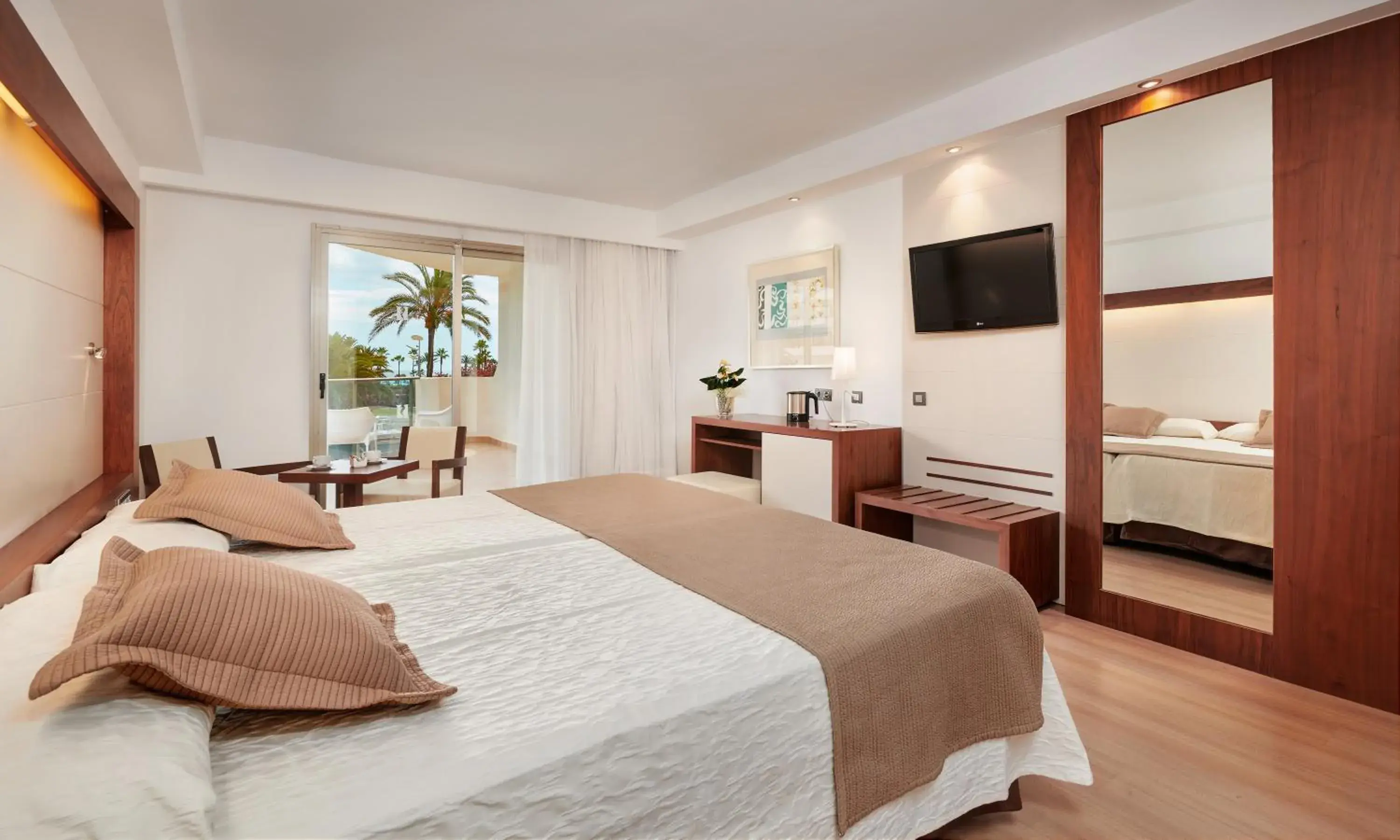 Standard Double Room in Hipotels Cala Millor Park Standard Double Room in Hipotels Cala Millor Park
