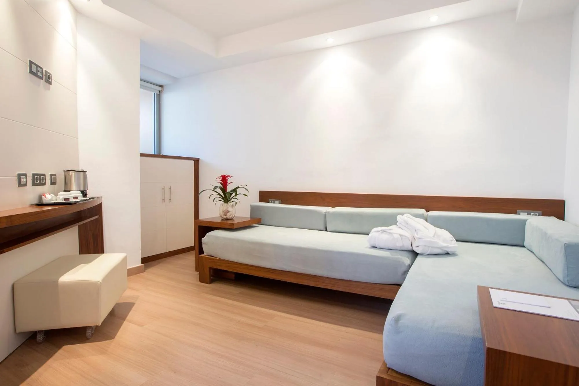 Coffee/tea facilities, Bed in Hipotels Cala Millor Park