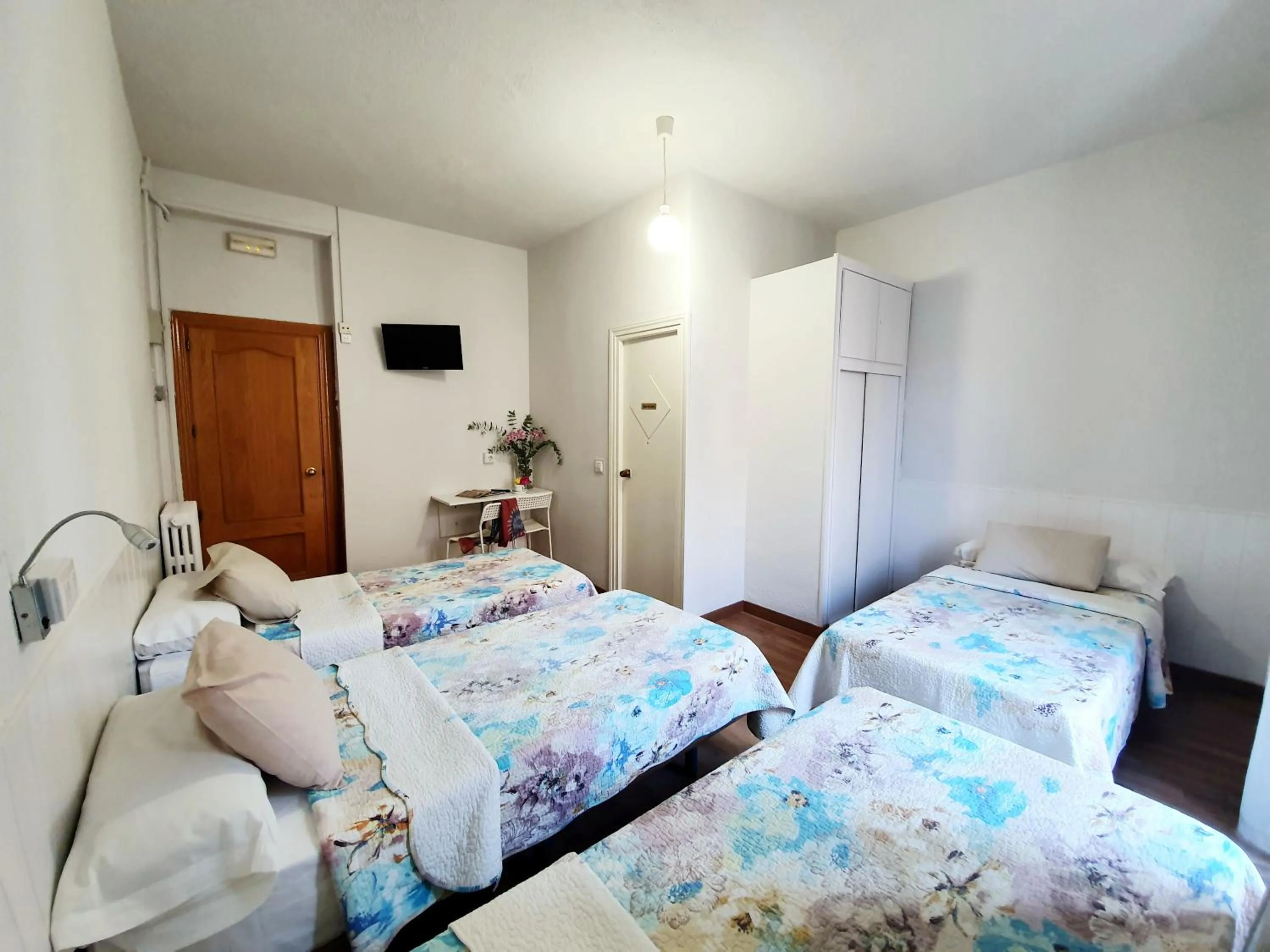 Bed in Hostal Alicante