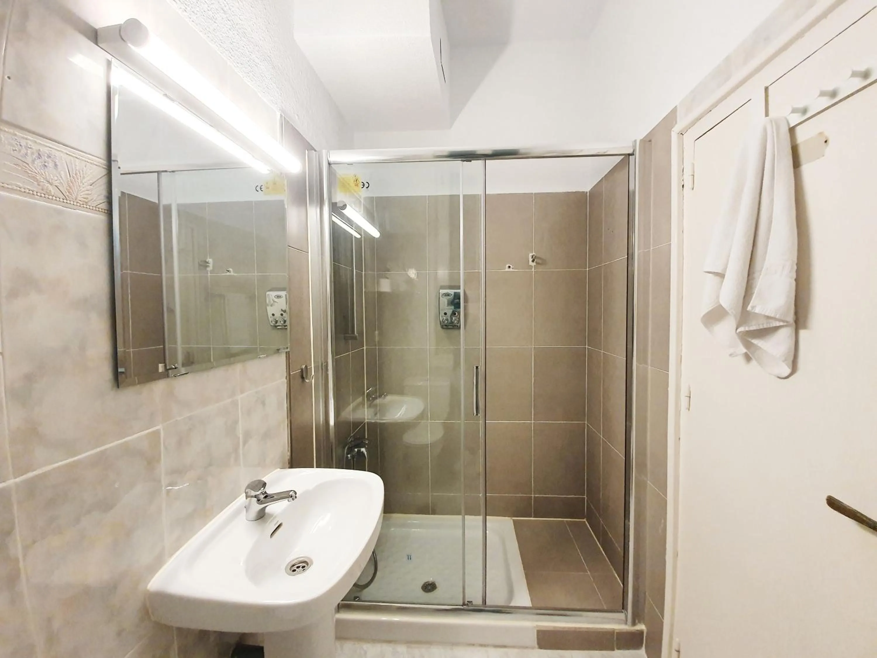 Bathroom in Hostal Alicante