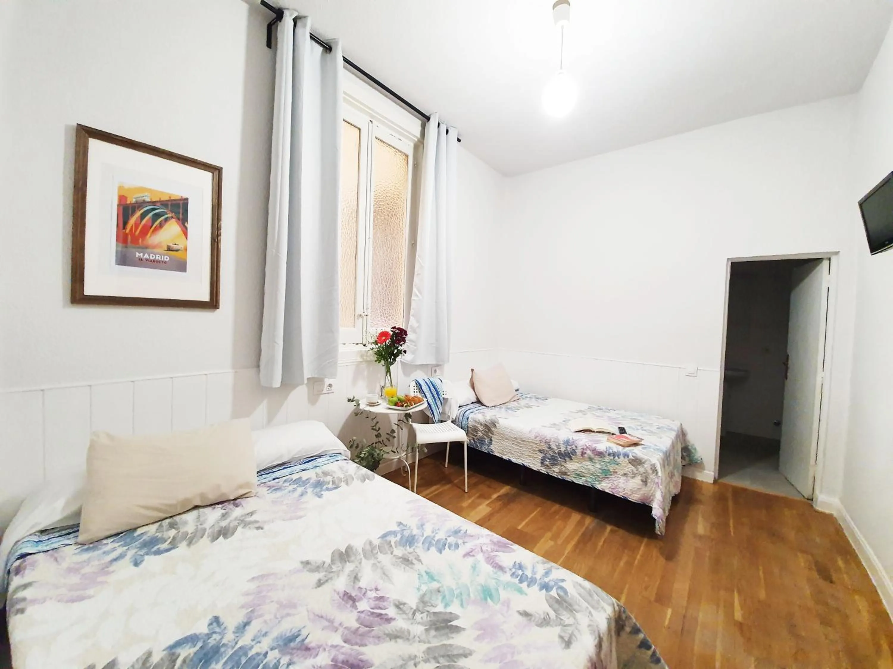 Photo of the whole room, Bed in Hostal Alicante