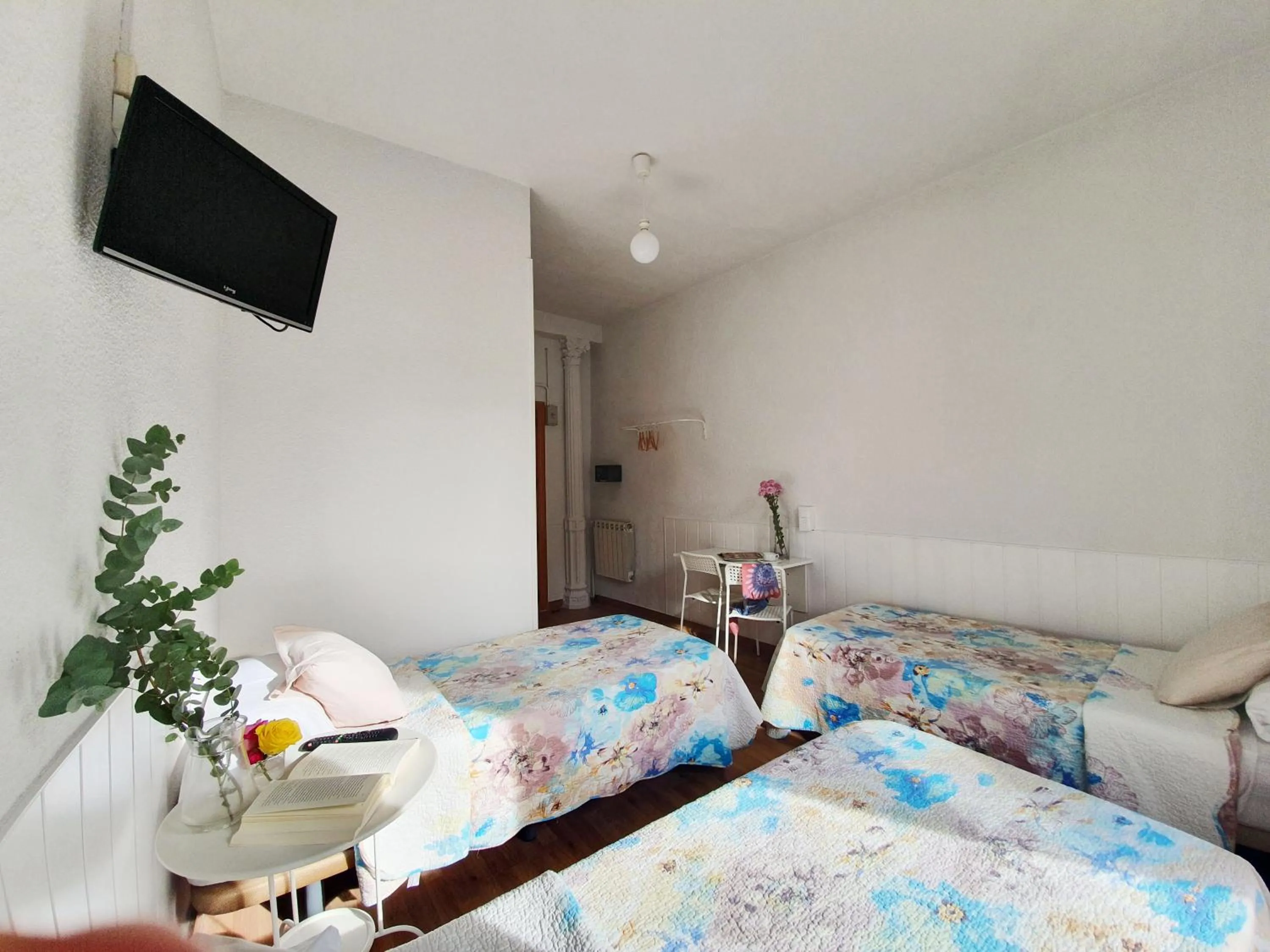 Bed in Hostal Alicante