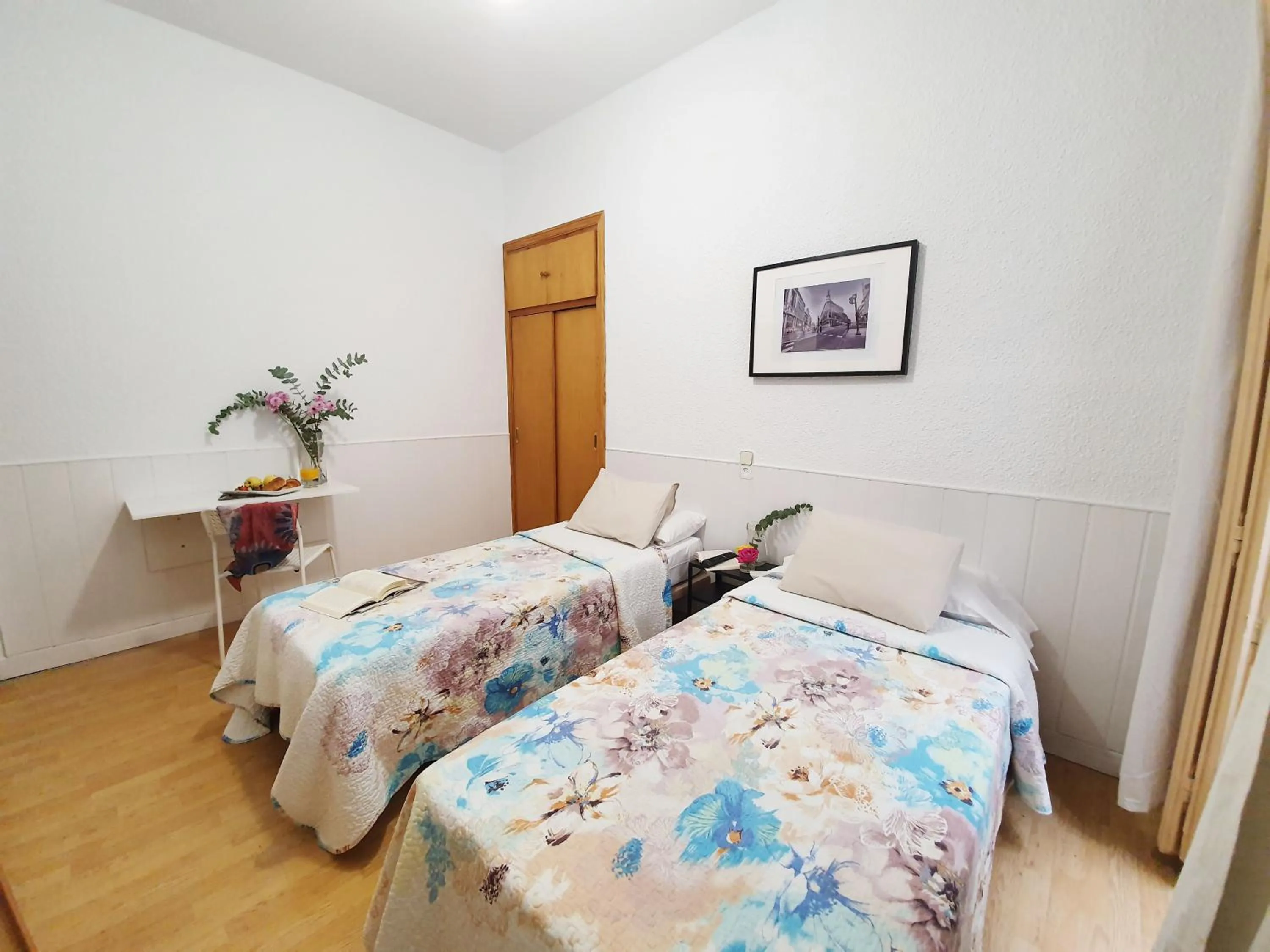 Photo of the whole room, Bed in Hostal Alicante